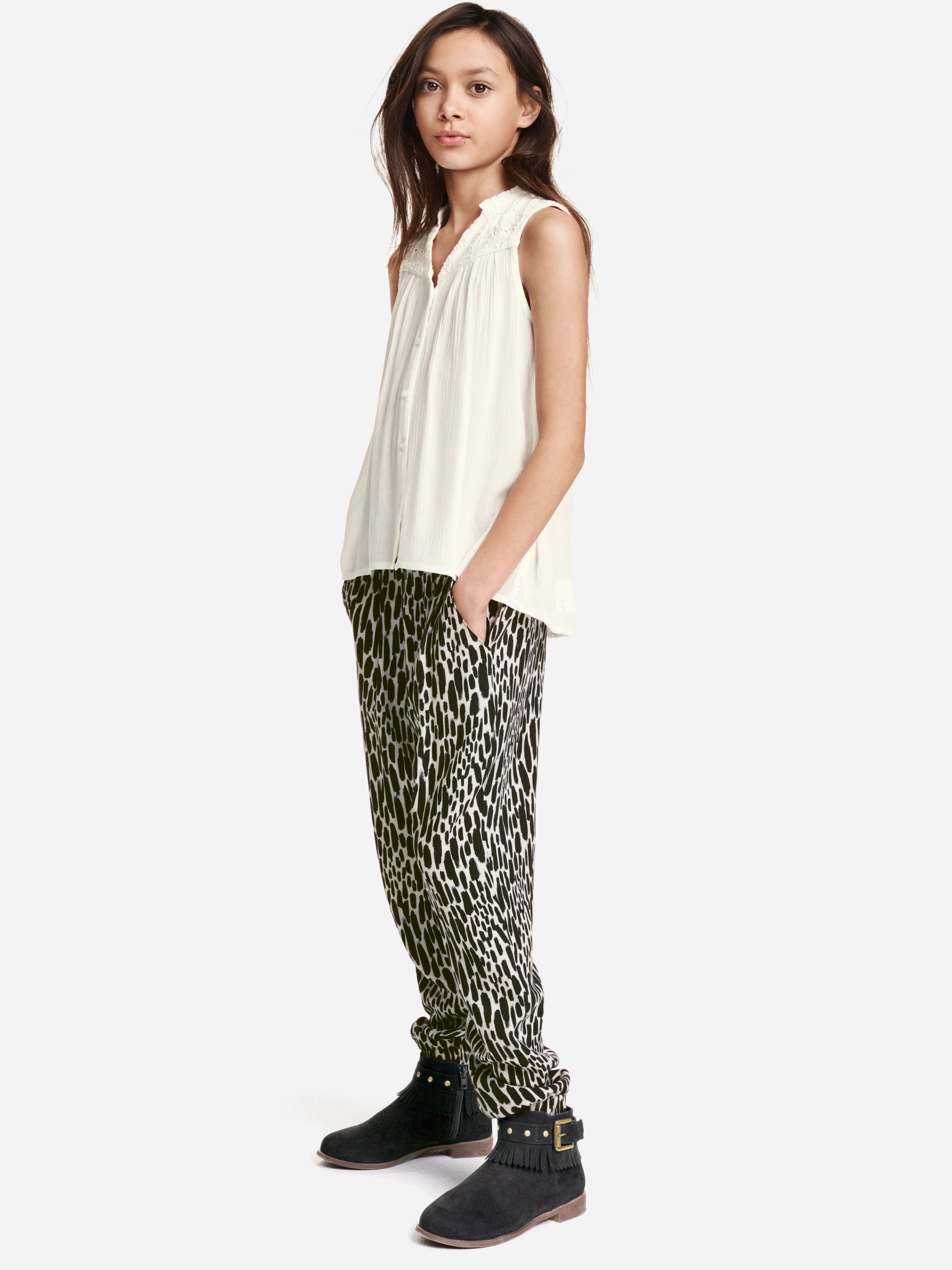 

Брюки H&M 2955663-AAJI 140 см Черный/Белый в узоры