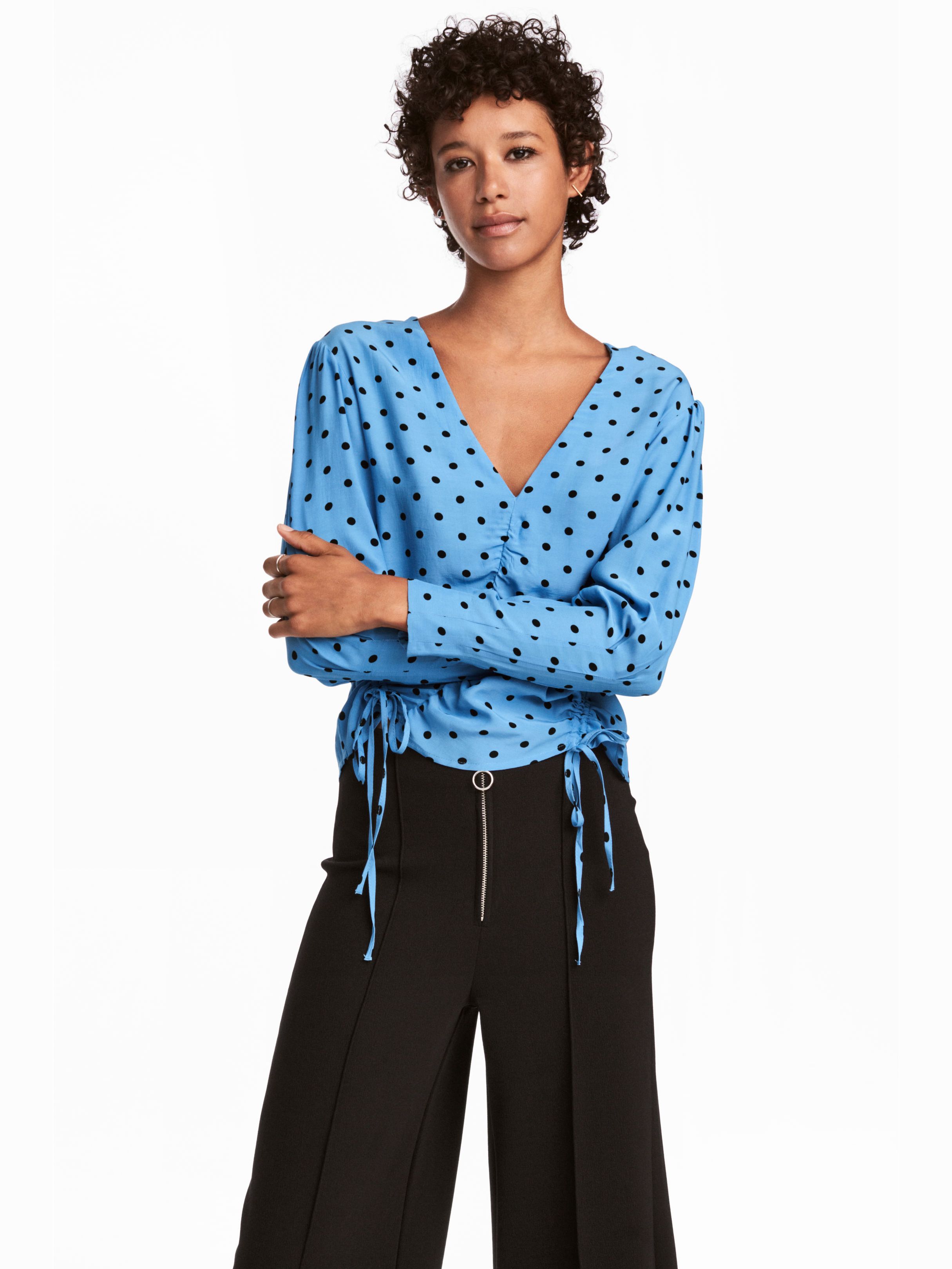 

Блузка H&M 5703656-ADQS 32 Голубая с черным
