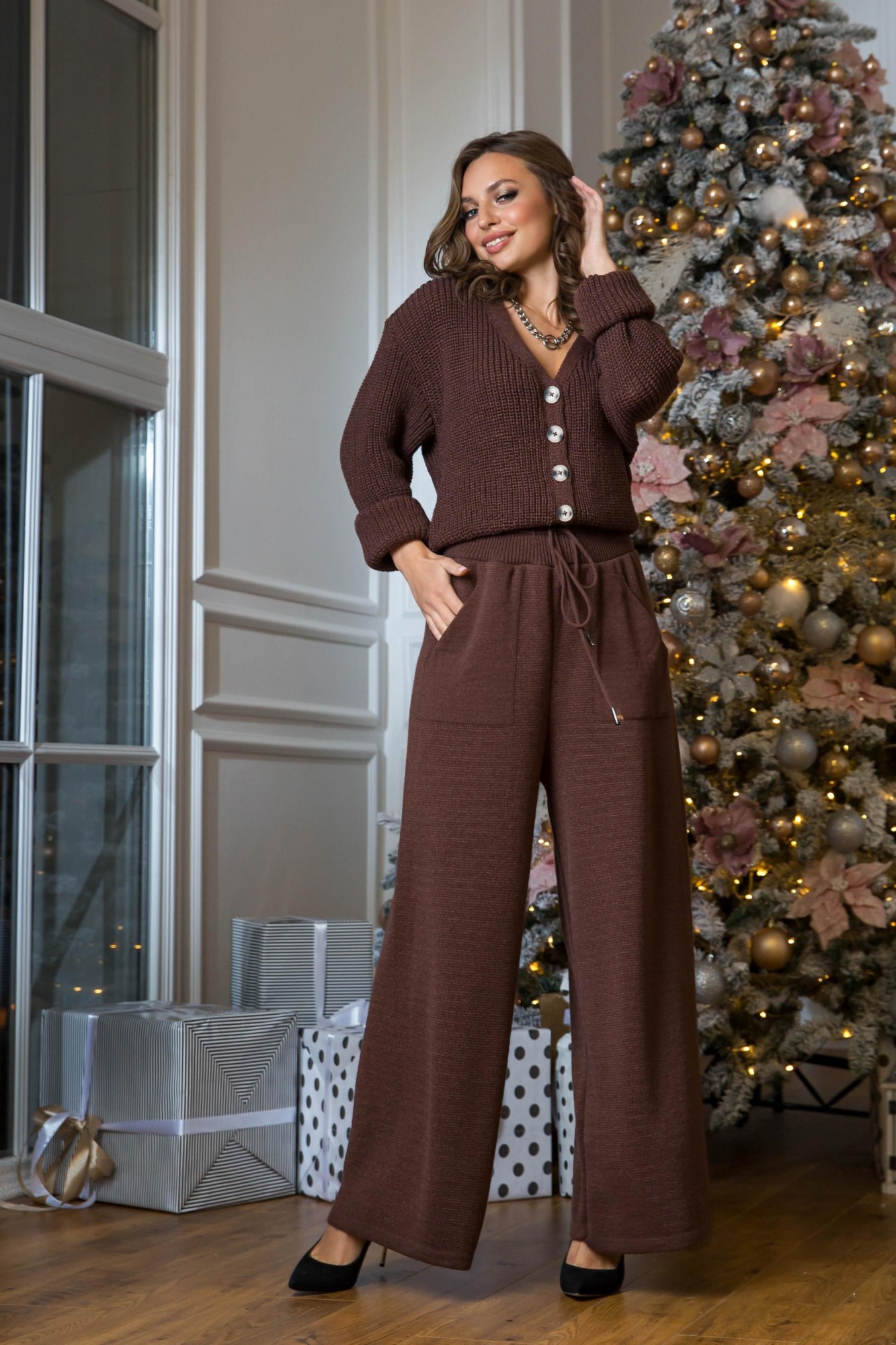 

Вязаный женский костюм из кардигана и брюк широкого кроя Guash Нэнси oversize - шоколадный, Вязаный женский костюм из кардигана и брюк широкого кроя Guash Нэнси oversize 44-50 шоколадный
