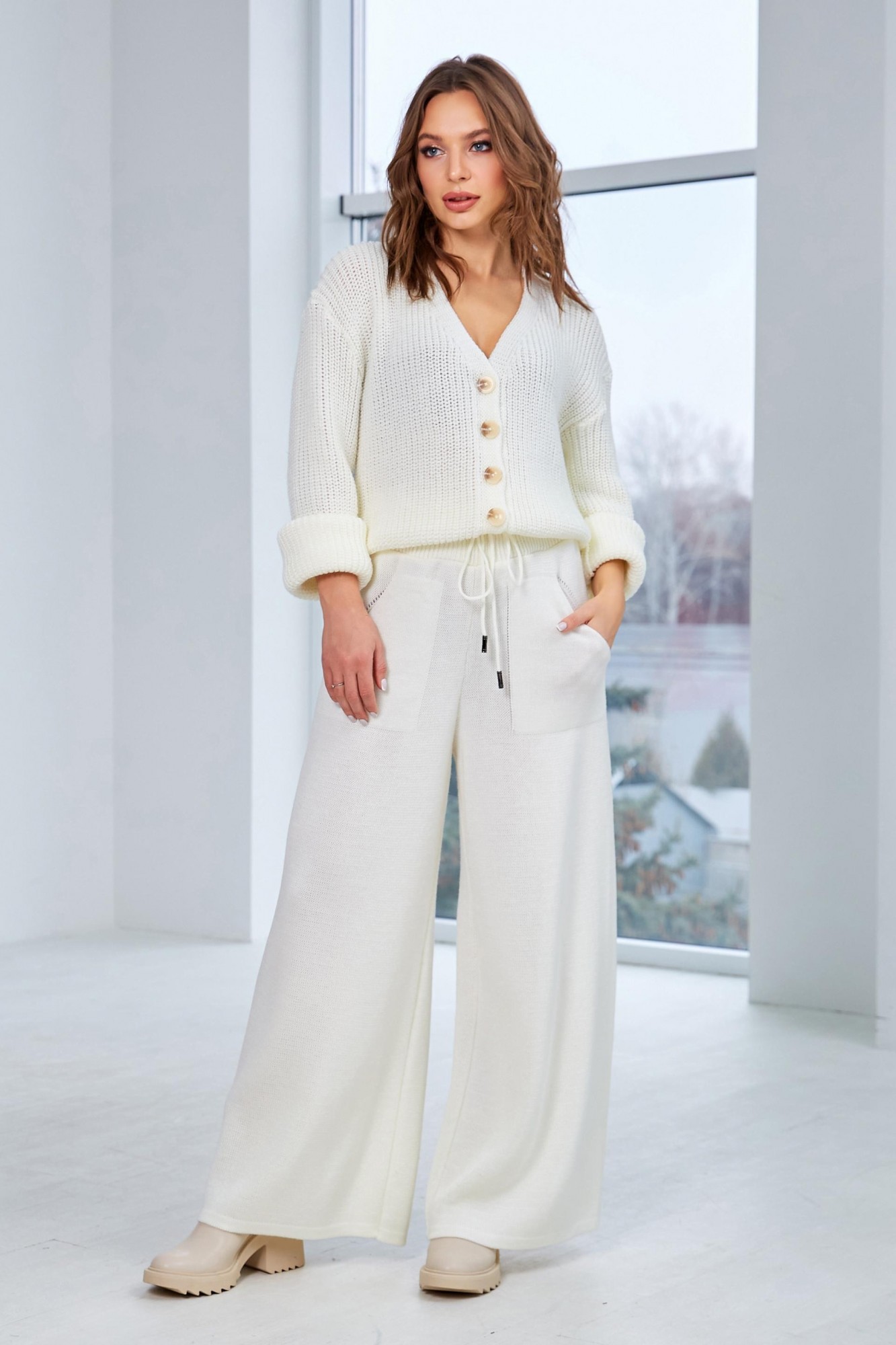 

Вязаный женский костюм из кардигана и брюк широкого кроя Guash Нэнси oversize - айвори, Вязаный женский костюм из кардигана и брюк широкого кроя Guash Нэнси oversize 44-50 айвори