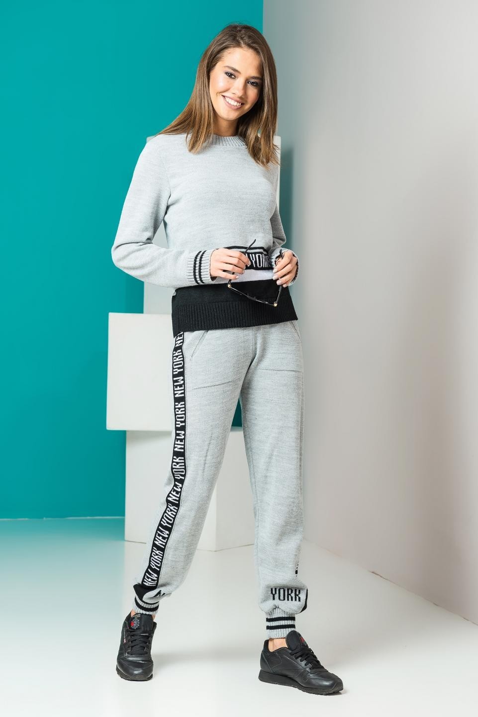 

Вязаный женский костюм джемпер с брюками Guash New York oversize - серый с черным, Вязаный женский костюм джемпер с брюками Guash New York oversize 42-50 серый с черным