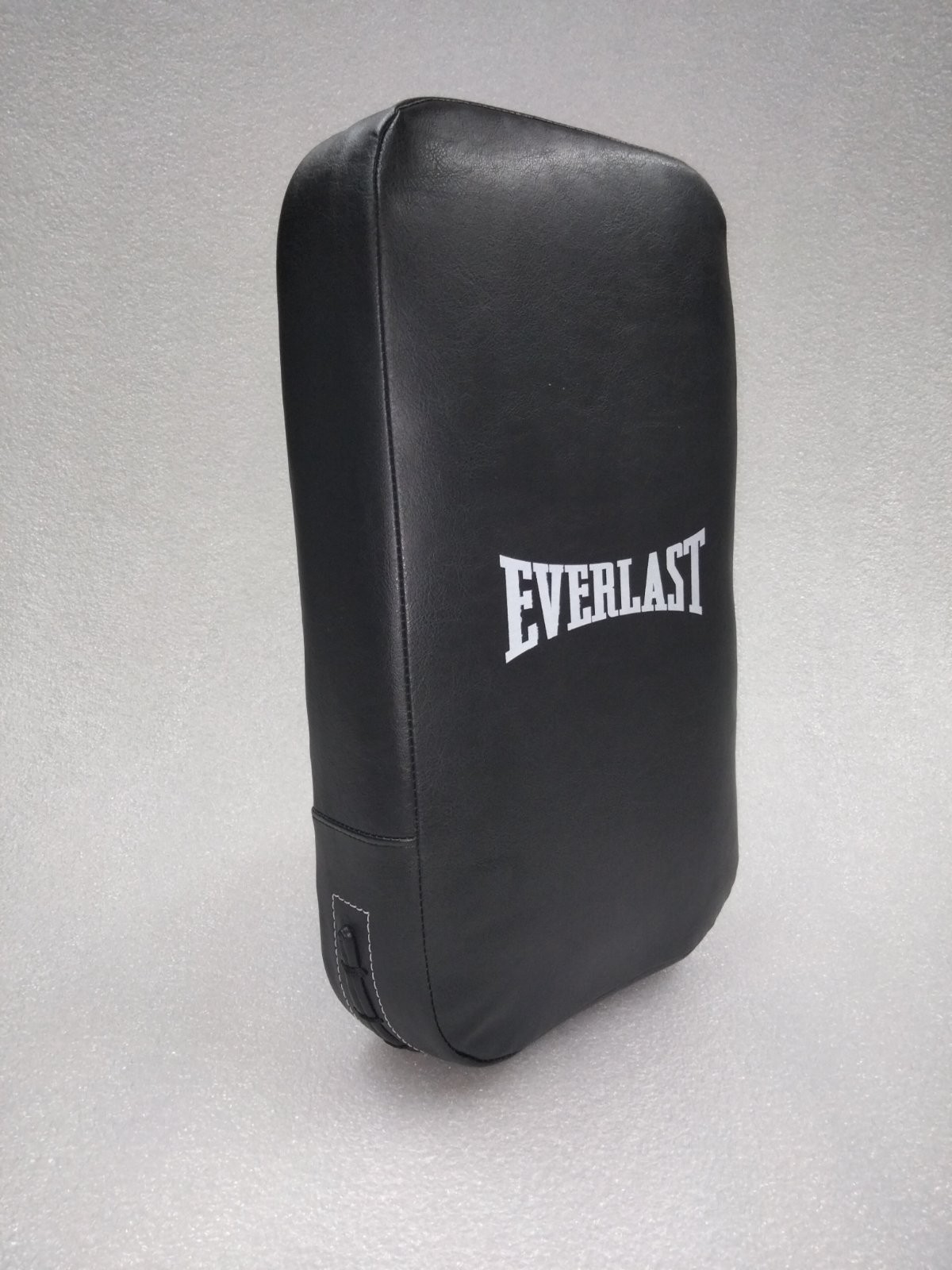 

Макивара тай-пэд Everlast (1 шт.) из кожзама (46х27х10см)