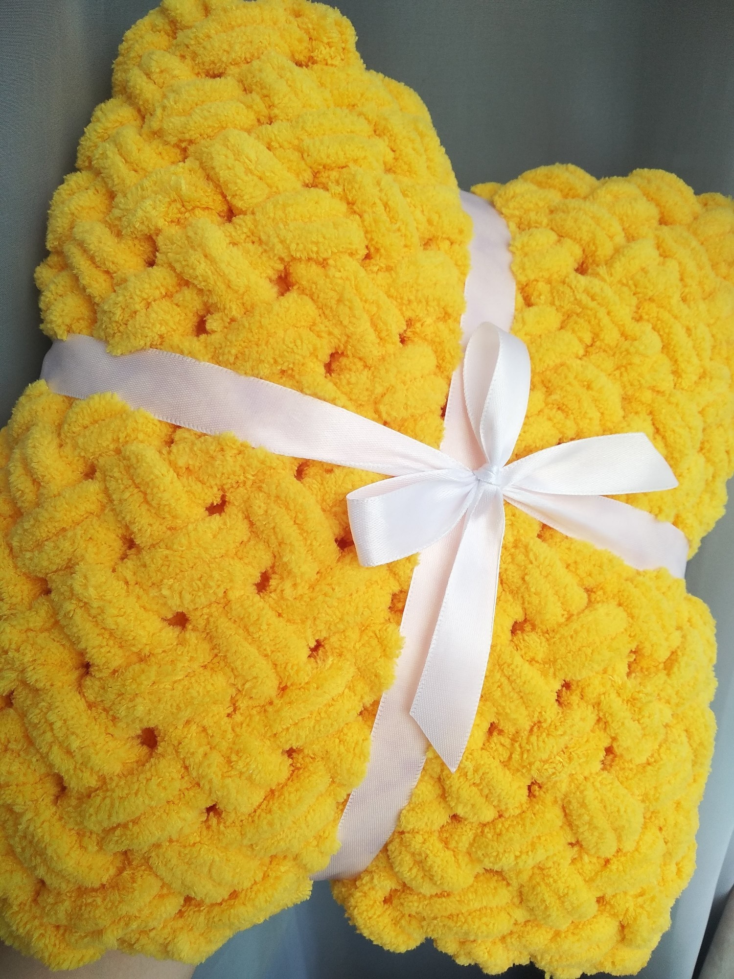 

Плед детский MamBaby из плюшевой гипоаллергенной пряжи премиум класса Alize puffy 100х100 см. Жёлтый