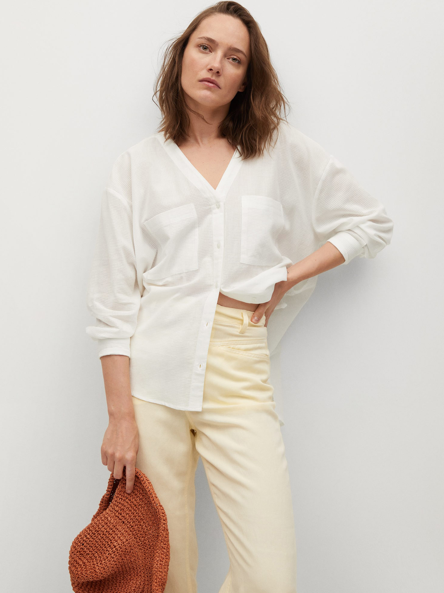

Блузка Mango 87038634-02 L Грязно-белая