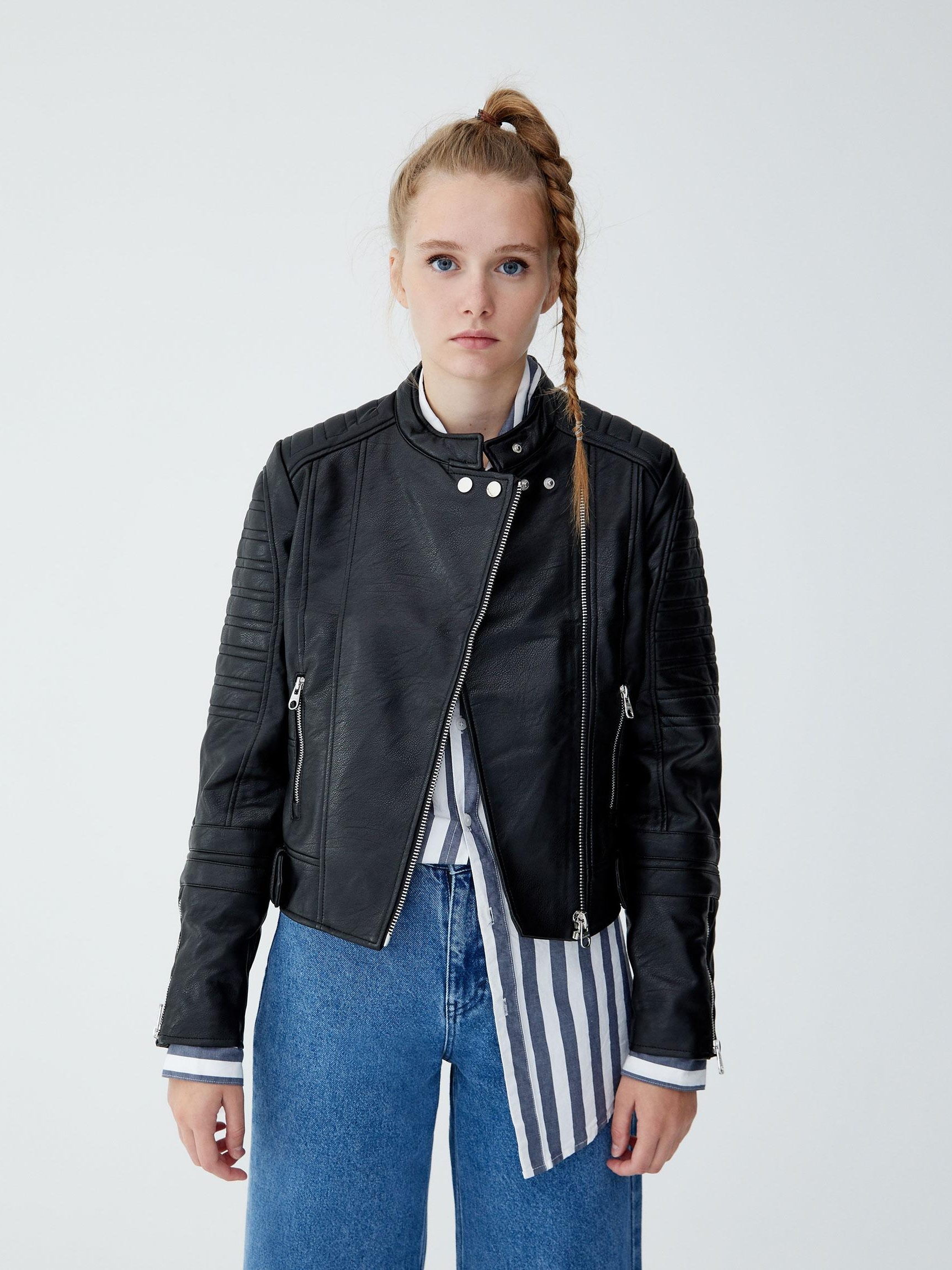 

Куртка из искусственная кожи Pull & Bear 9715/305/800-AAAD S Черная
