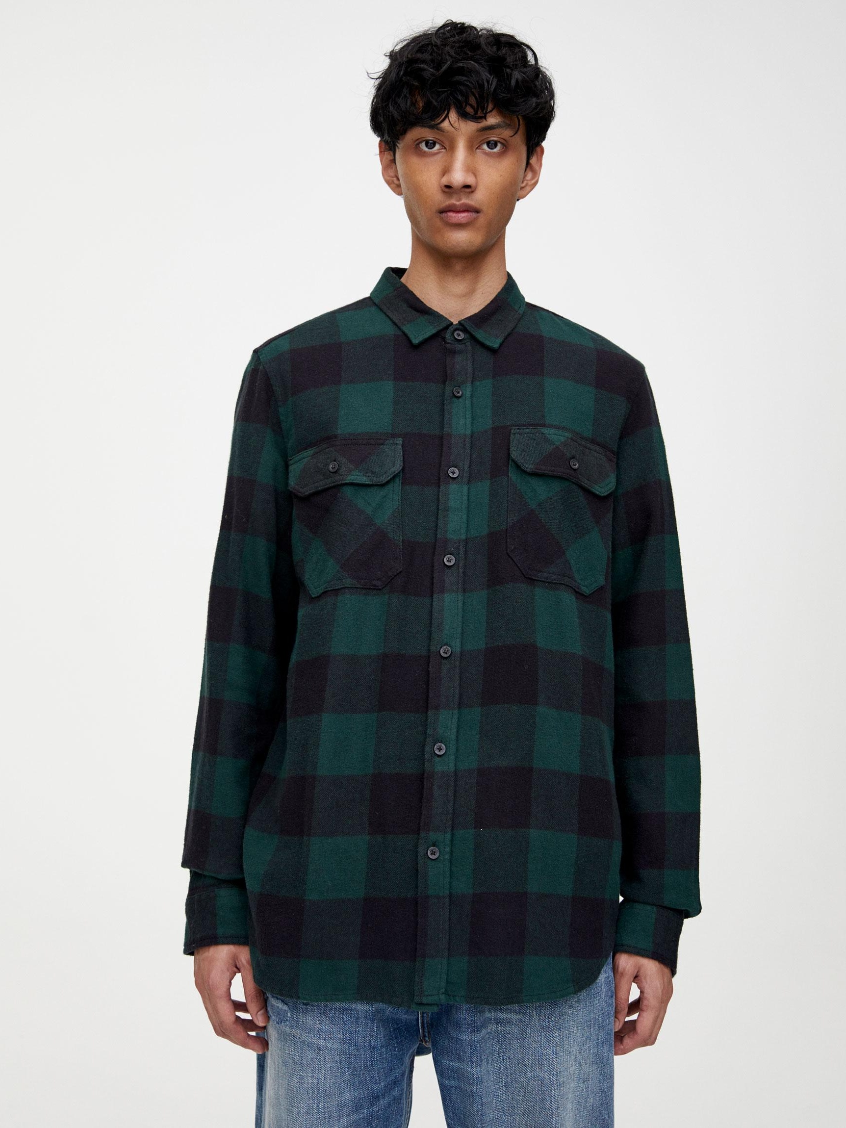 

Рубашка Pull & Bear 9474/546/500-AAYC M Черная-зеленая
