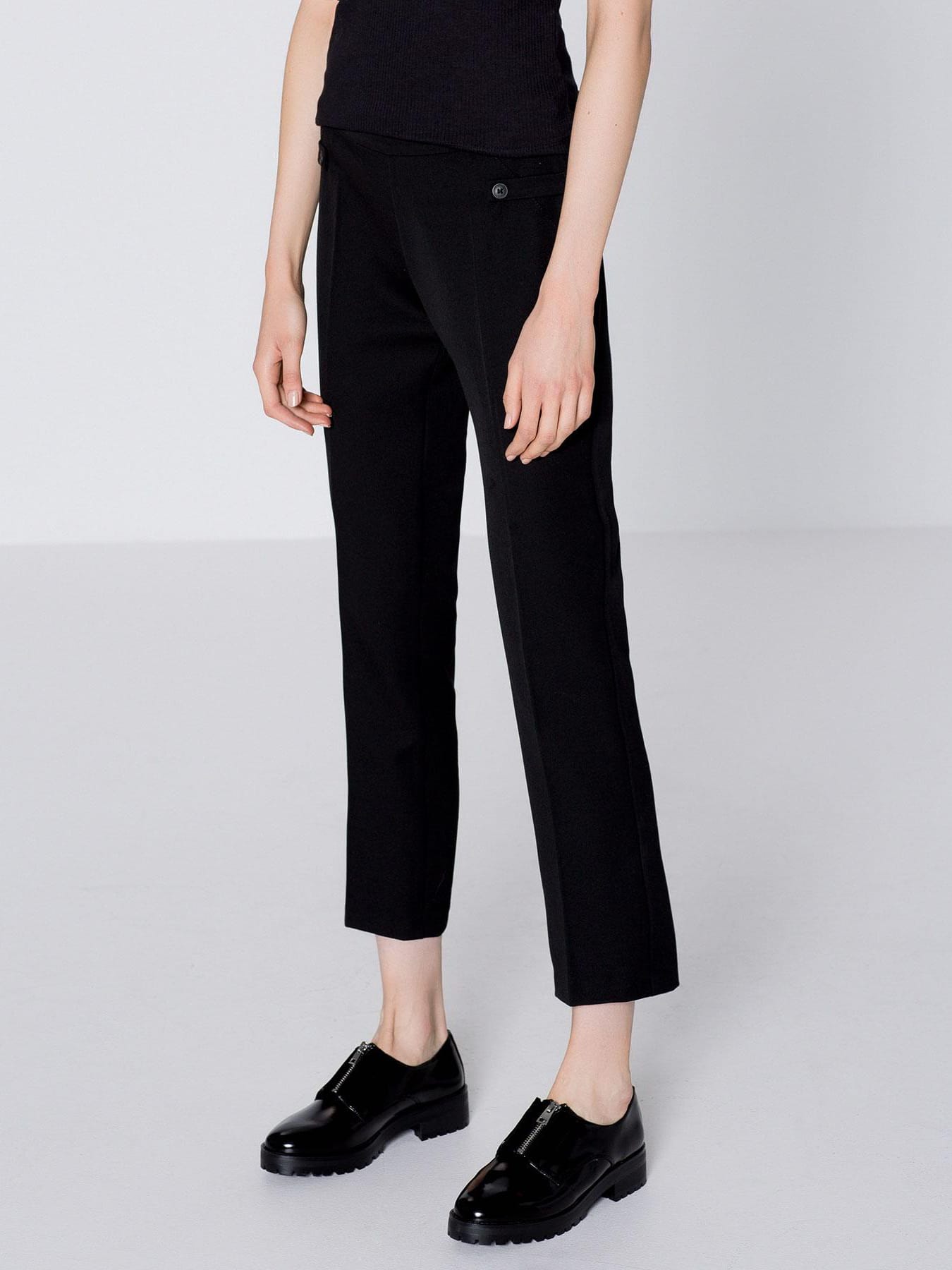 

Брюки Pull & Bear 5684/303/800-AAAD S Черные