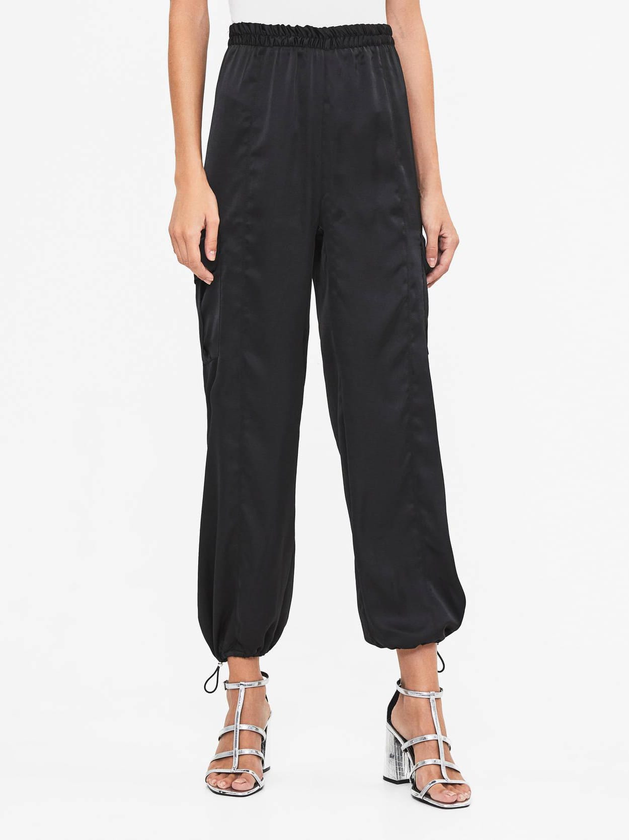 

Брюки Bershka 5142/777/800-AAAD M Черные
