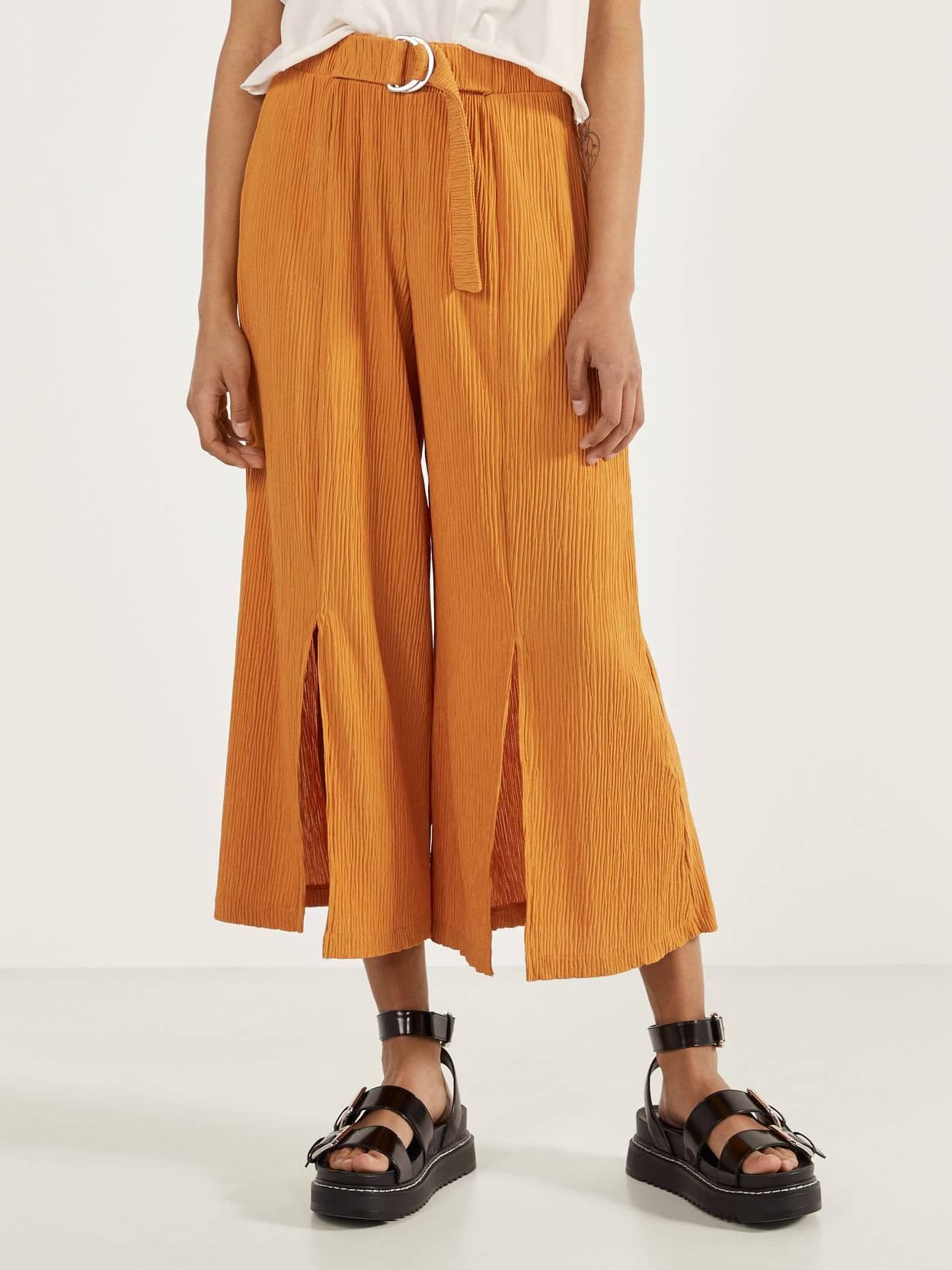 

Брюки Bershka 0093/296/644-AFHQ S Морковные