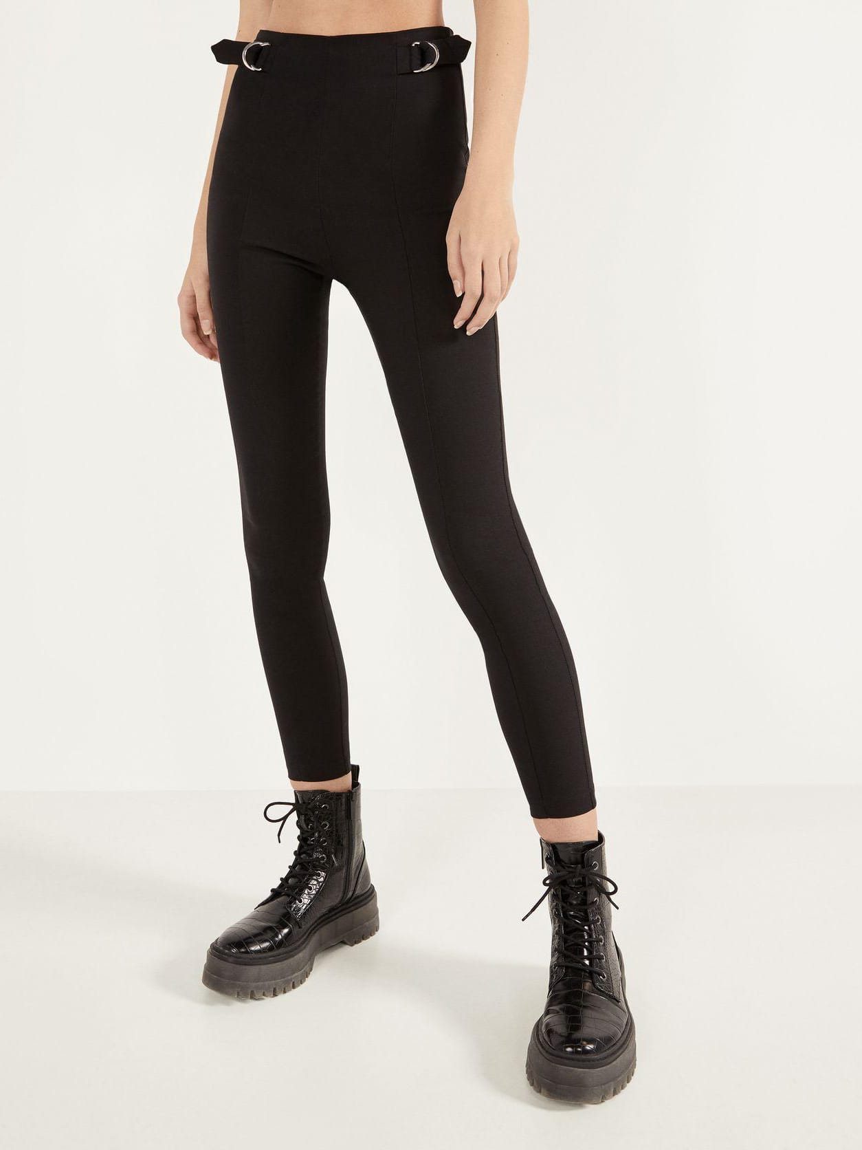 

Брюки Bershka 0079/168/800-AAAD XS Черные