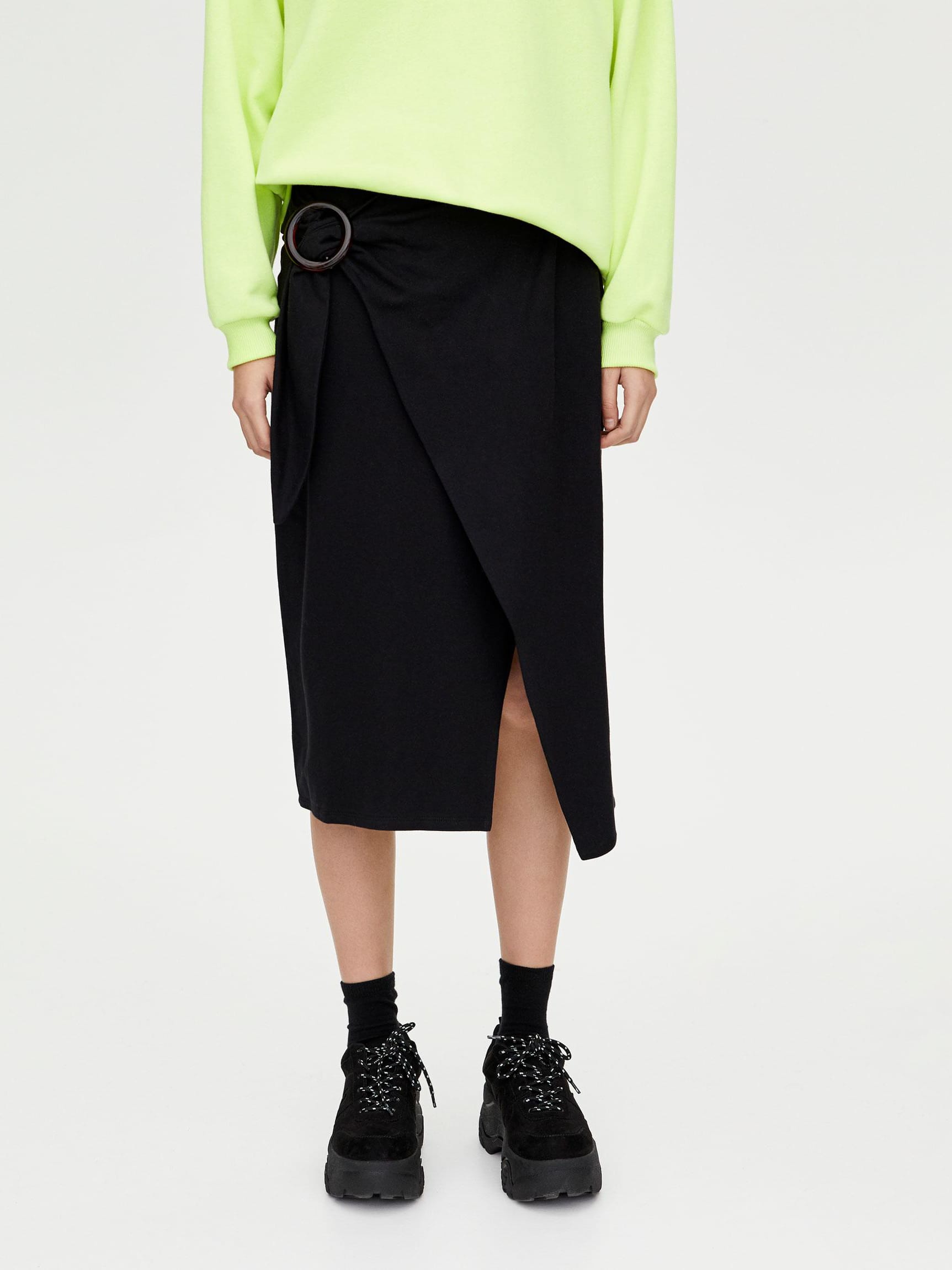 

Юбка Pull & Bear 9398/381/800-AAAD S Черная