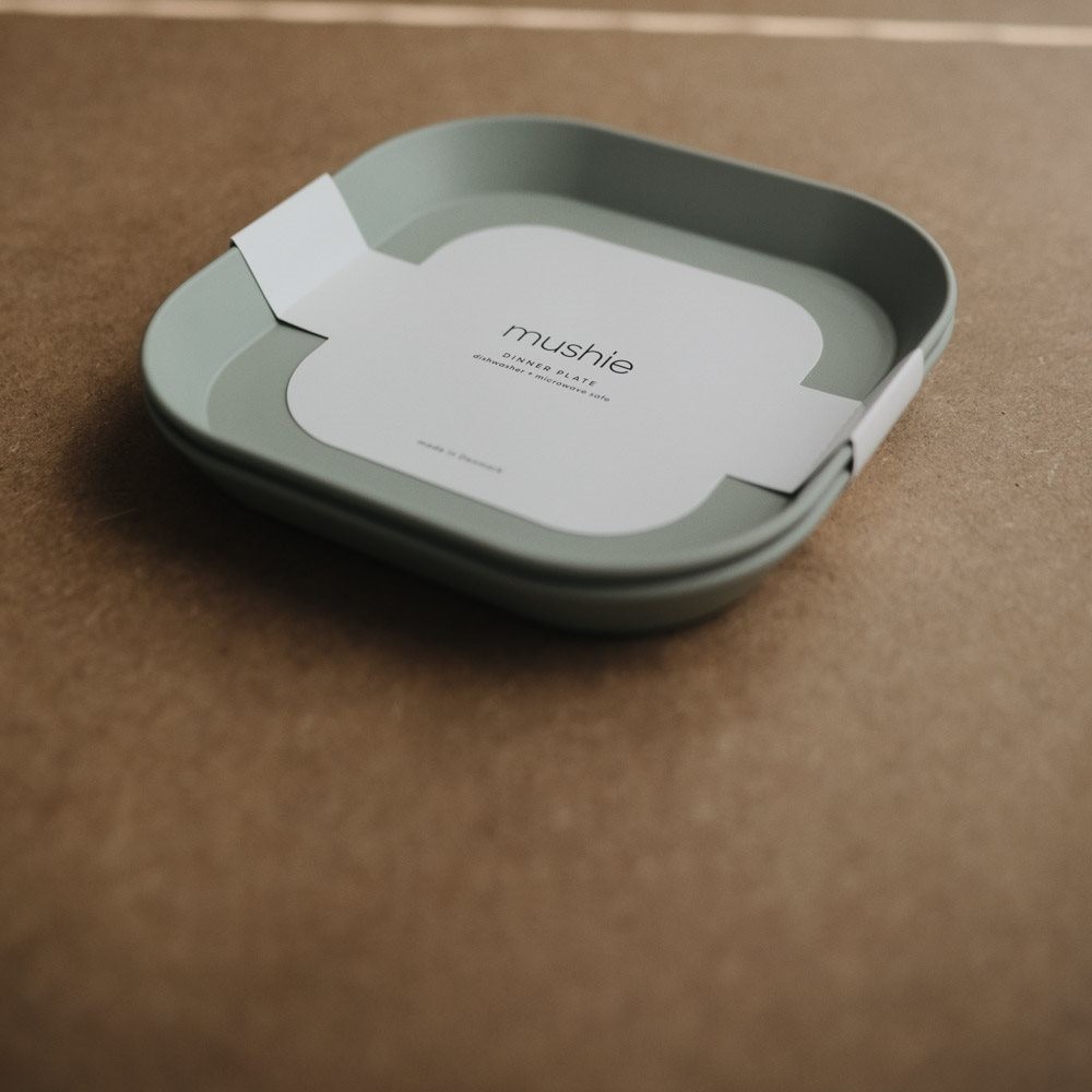 

Квадратная плоская, силиконовая тарелка Mushie Square Sage 2 шт.