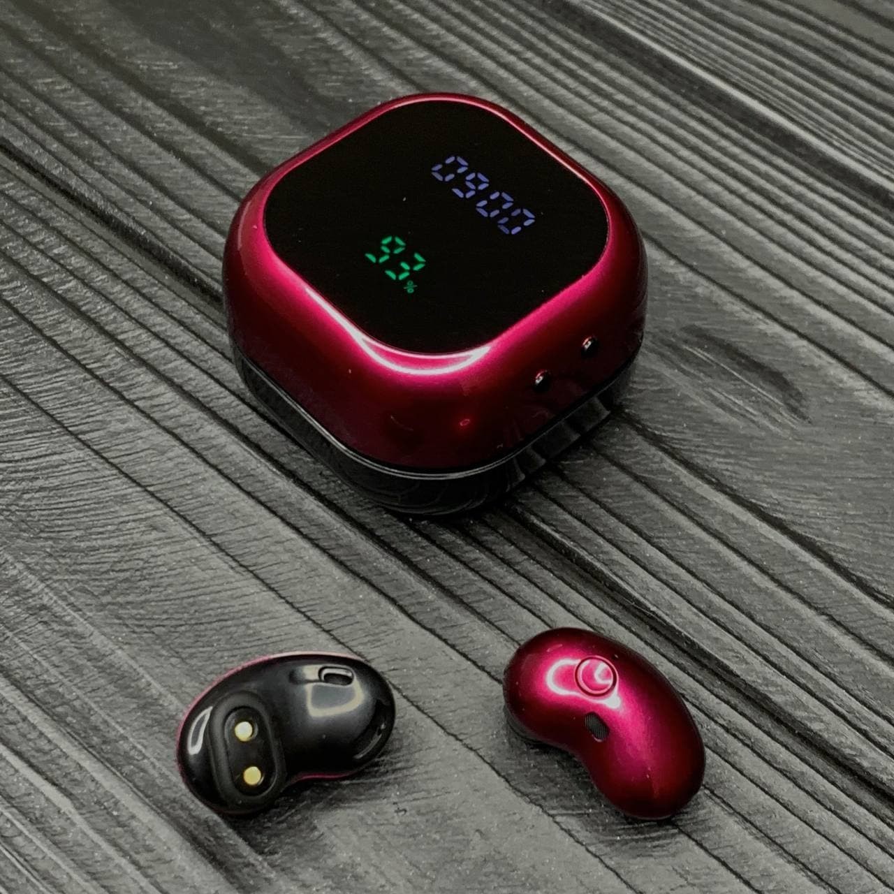 

Беспроводные Bluetooth наушники AirPlus TWS S6Plus со светодиодными индикаторами. Красный цвет.