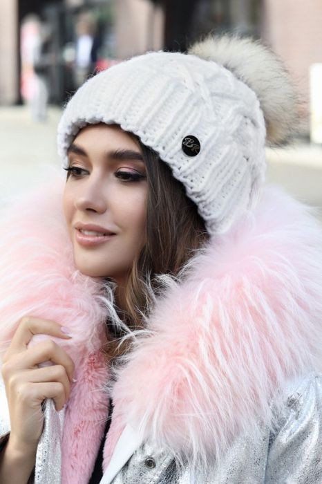 

Шапка женская с бубоном осень-зима BRAXTON белая Энеис