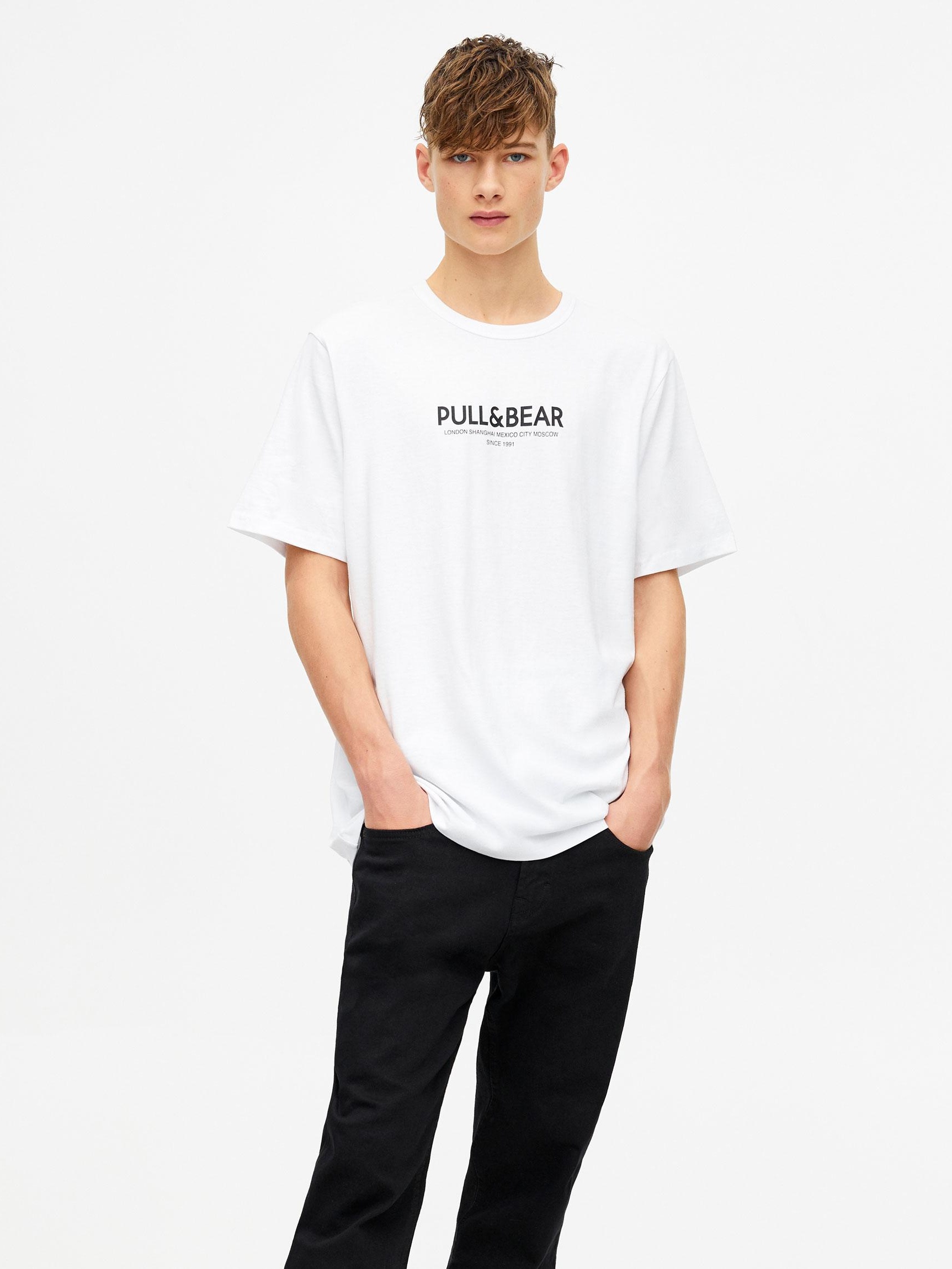 

Футболка Pull & Bear 5244/516/250-AAWS XXS Белая с принтом черная