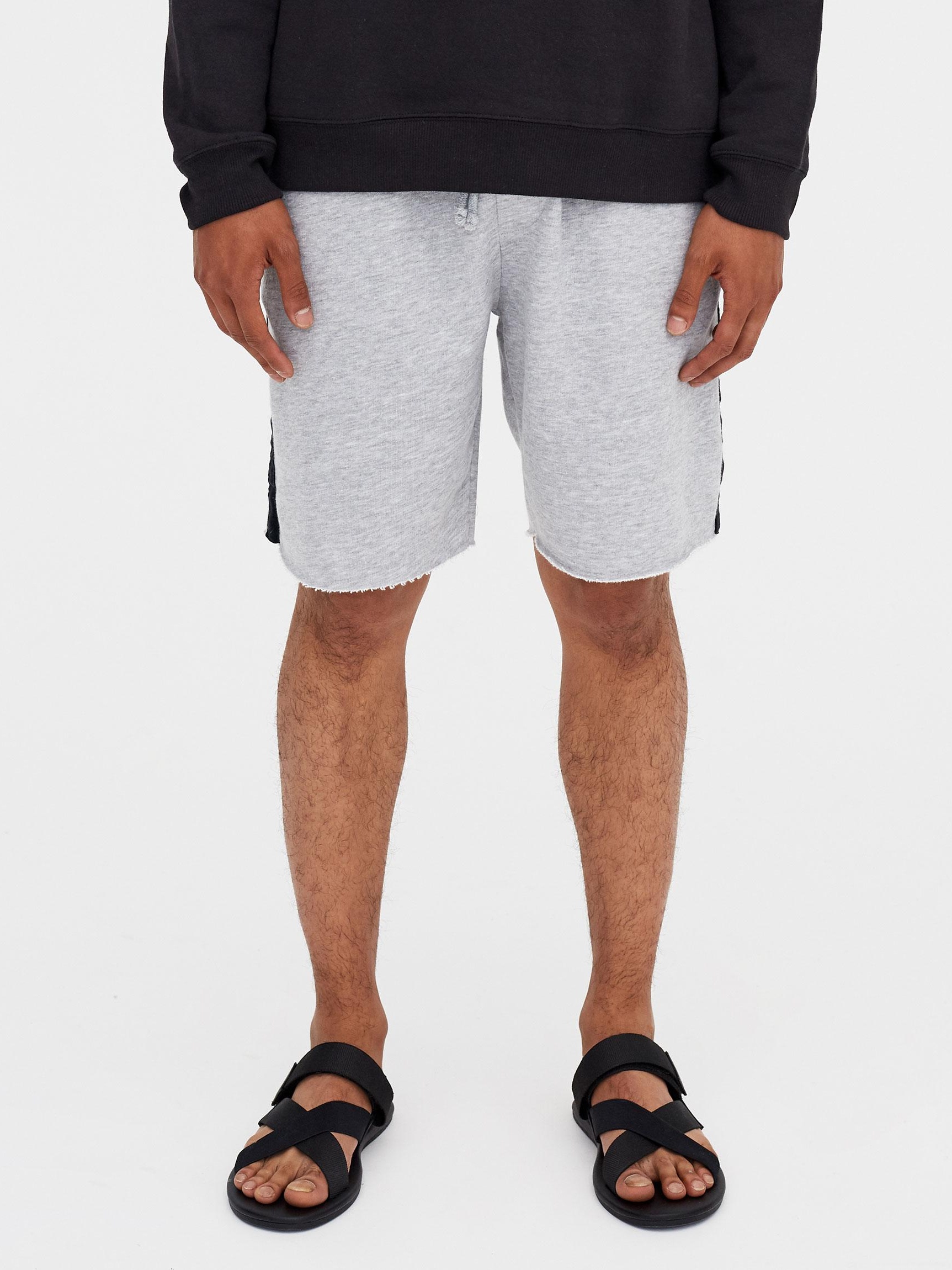 

Шорты Pull & Bear 9696/711/811-AAWW M Серые в полоску