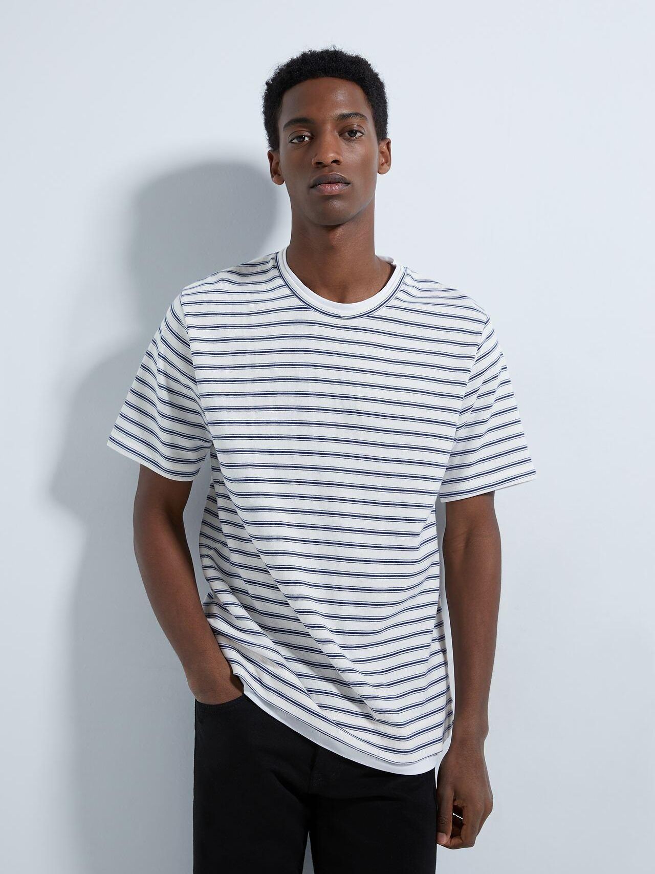 

Футболка Zara 0977/302/052-AAKA M Белая с синим