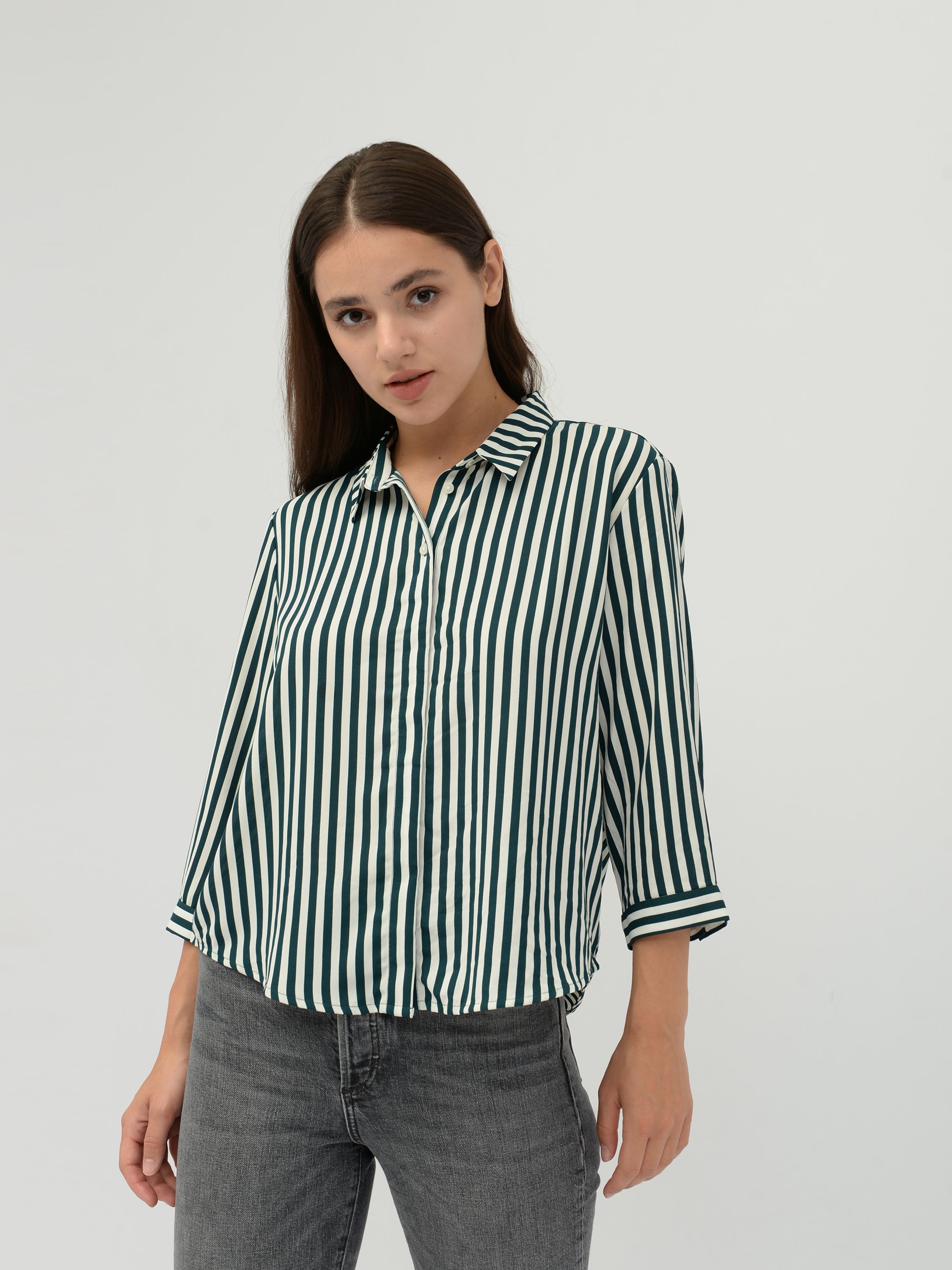 

Рубашка Monki 562796a77 М Белая