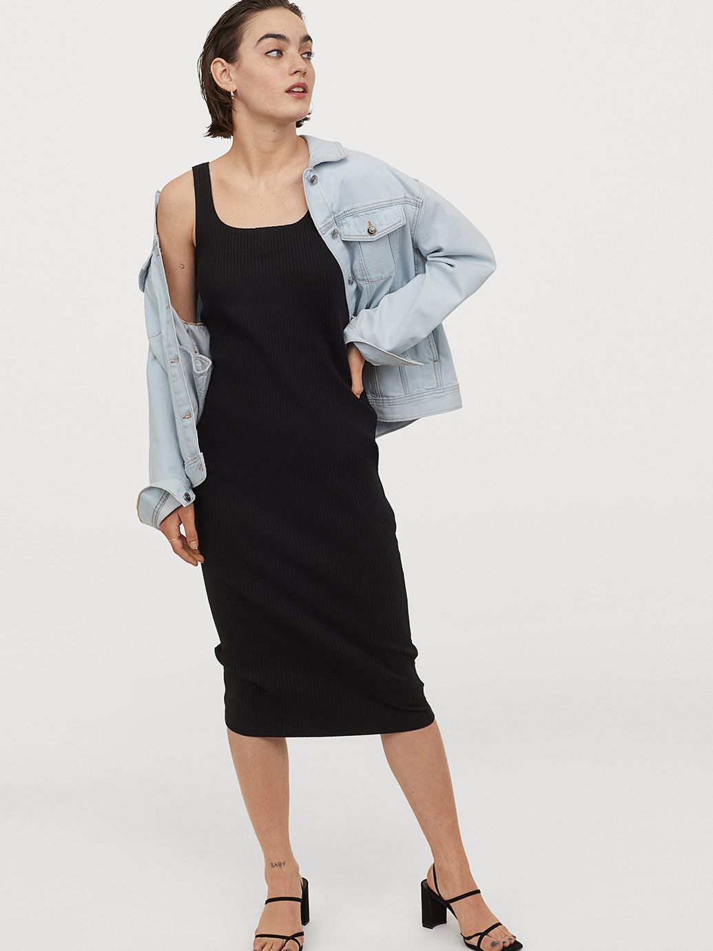 

Платье H&M 870970a99 S Черное