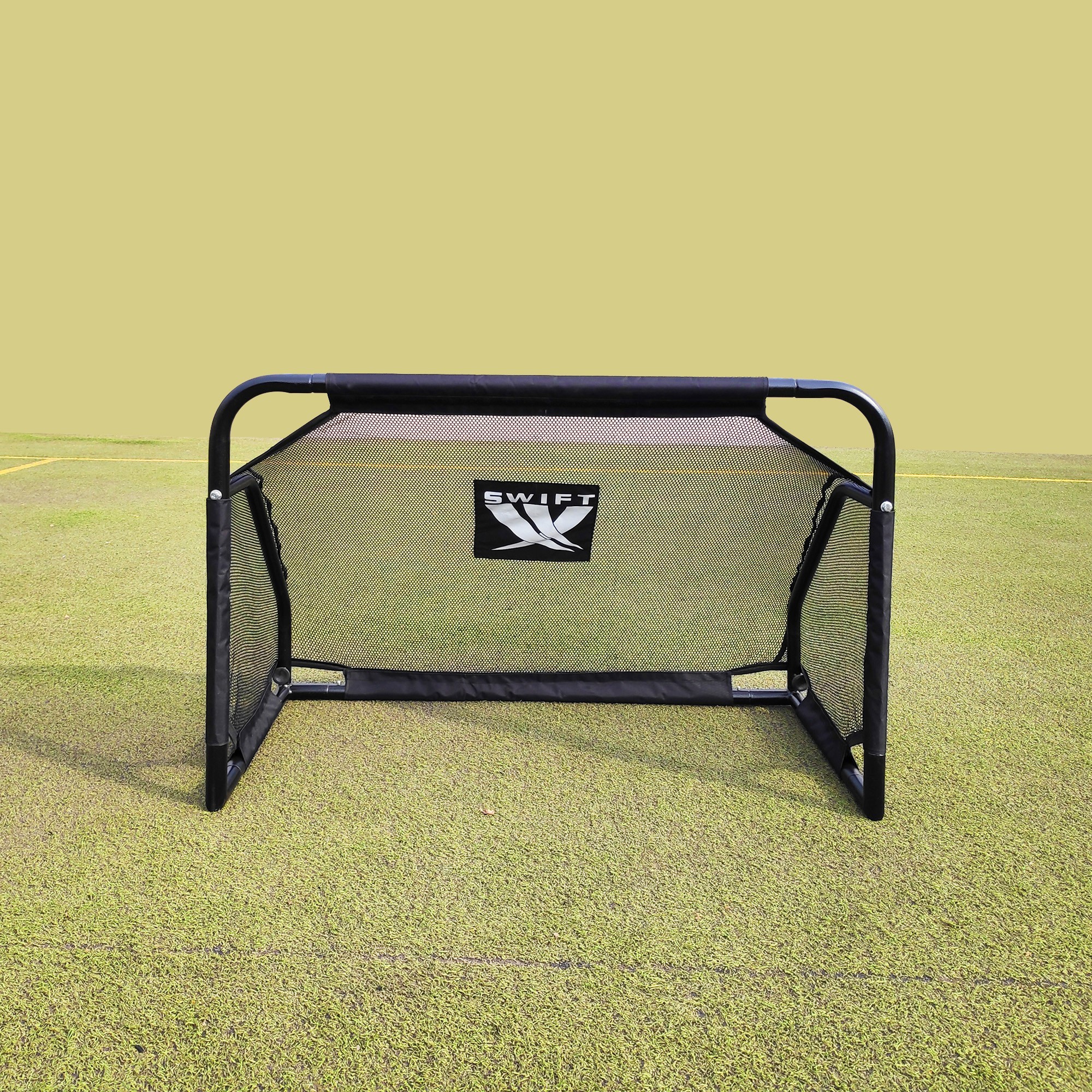 

Ворота металлические с экраном Soccer Goal Post with Target 120 * 80 см