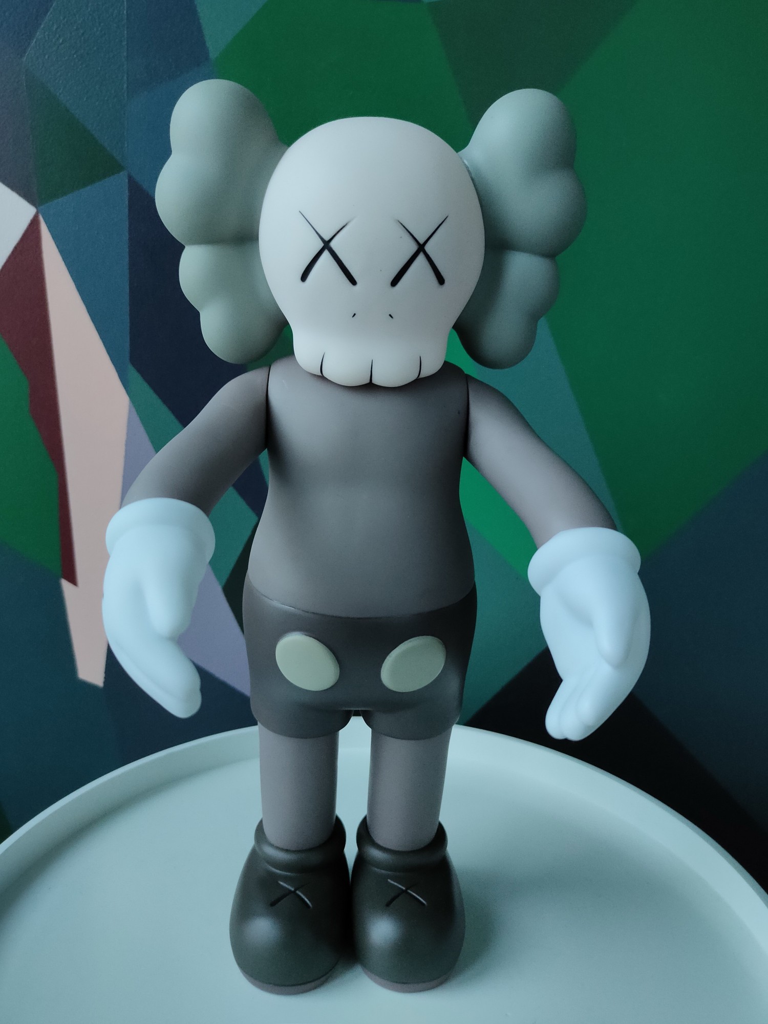 

Дизайнерская игровая фигура Кавс Kaws Companion Five Years Later Grey серый 37 см