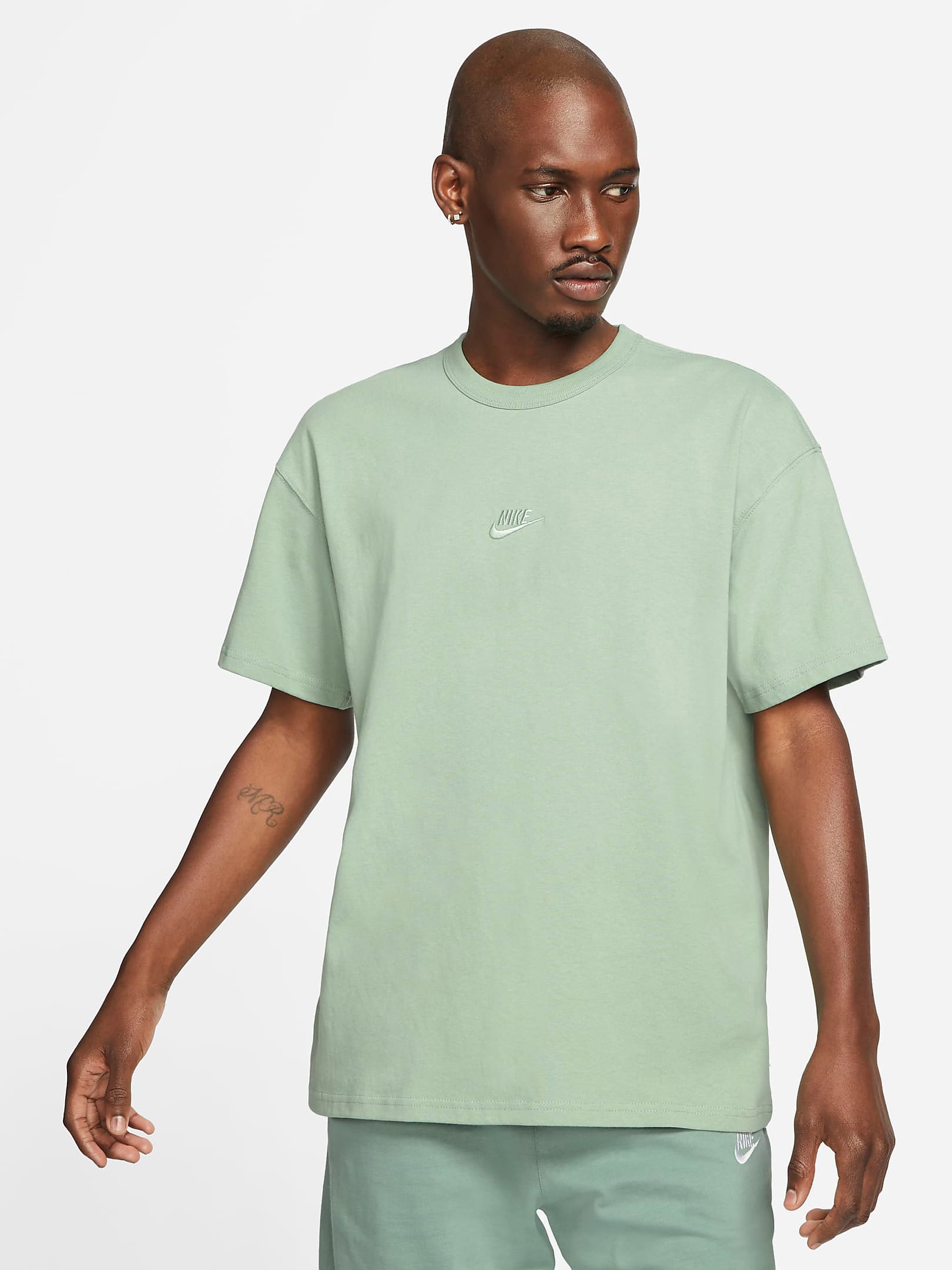 

Футболка Nike M Nsw Tee Premium Essential DB3193-006 L Зеленая