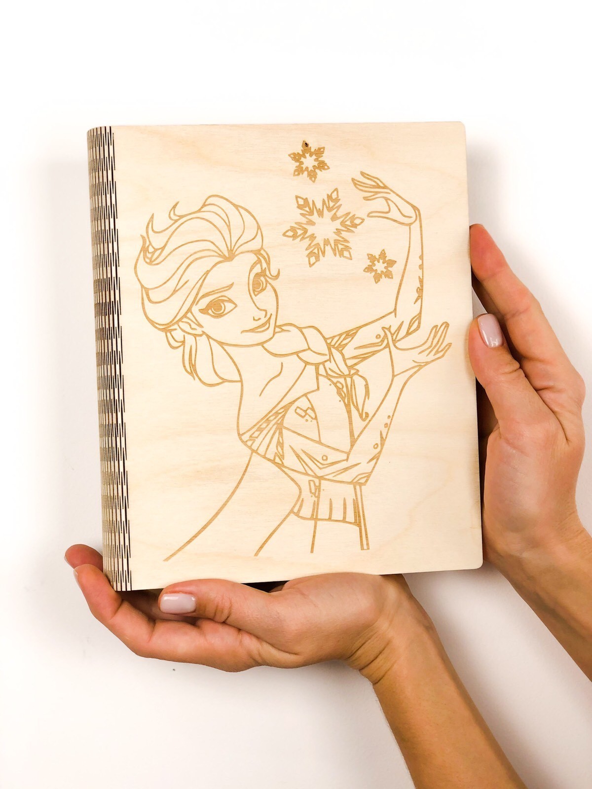 

Блокнот в деревянной обложке с перфорацией А5 80л Frozen