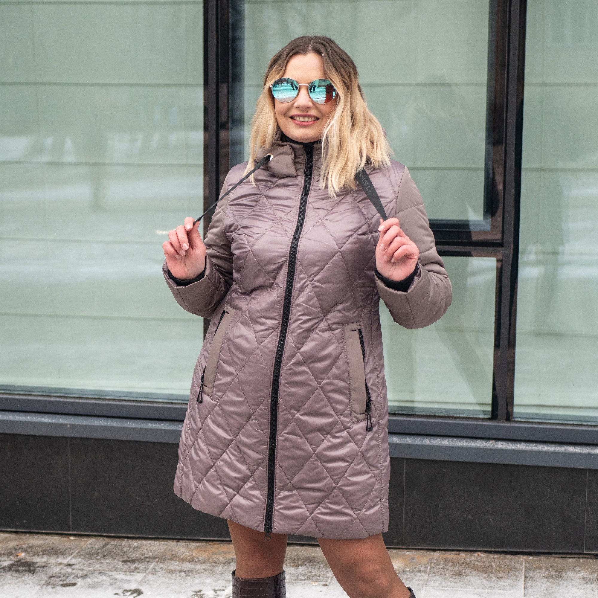 

Демисезонная женская куртка больших размеров UF-fashion Anna-sk 50 темная пудра
