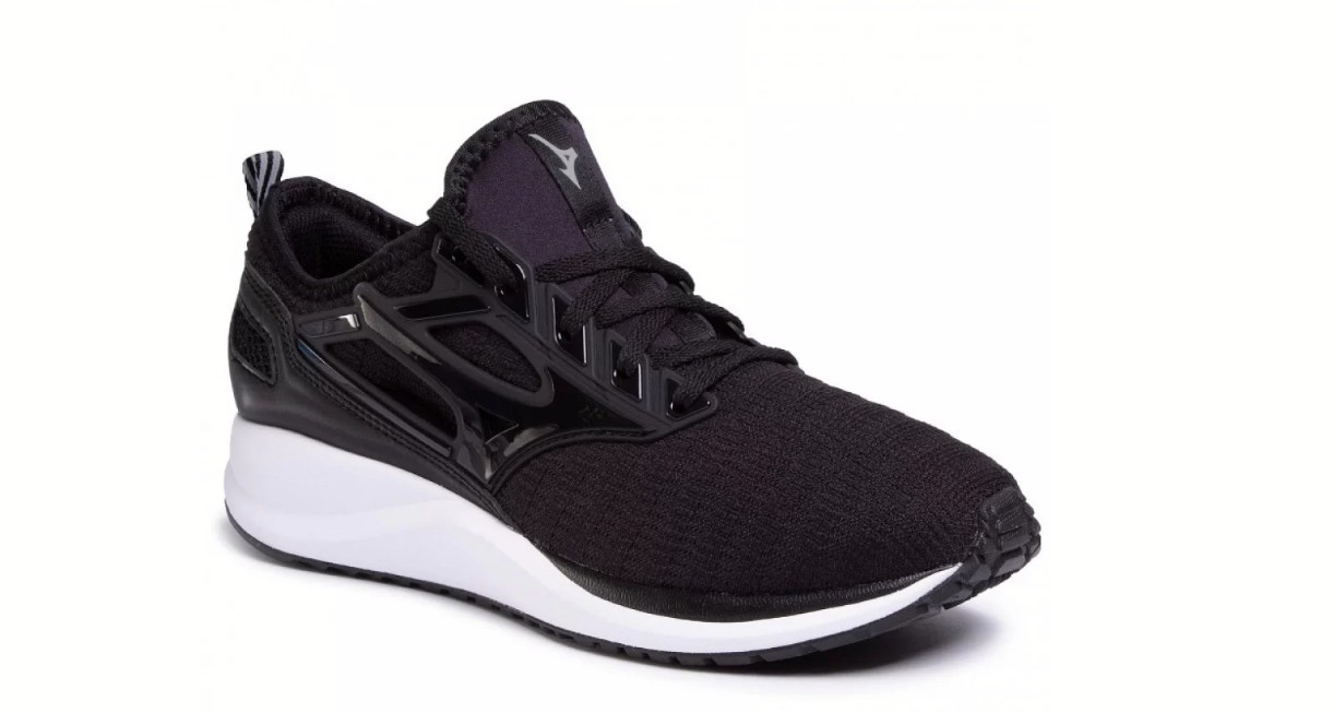 

Беговые кроссовки MIZUNO EZRUN CG р.43(28 см)