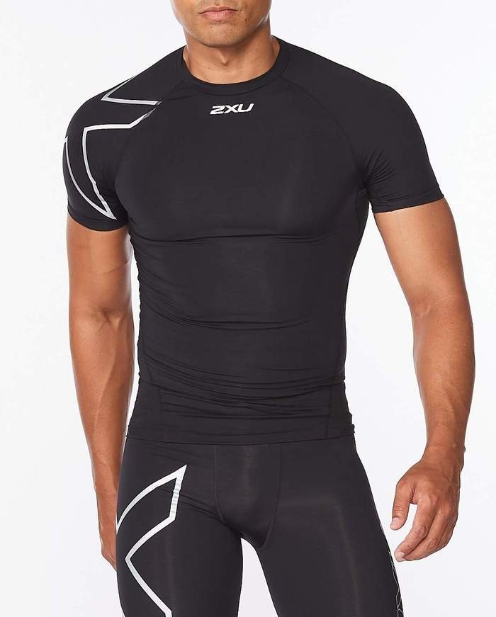 

Мужская компрессионная футболка 2XU, Core Compression S/S Top, XL, черный/серебристый логотип