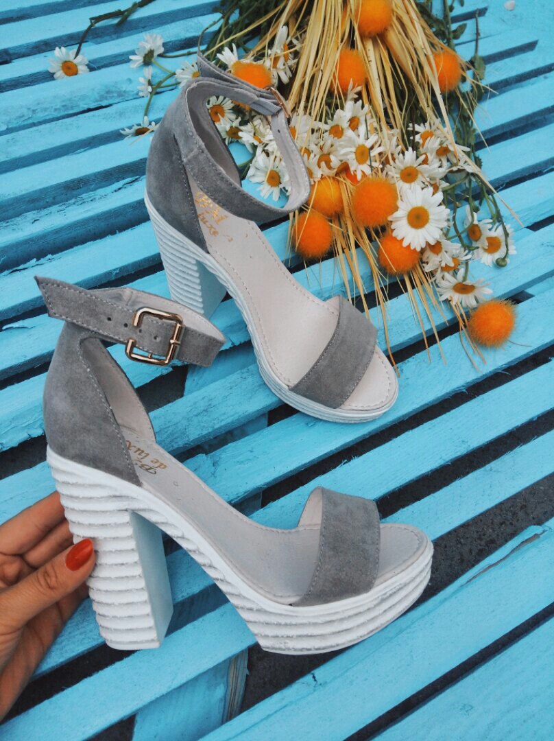 

Серые замшевые босоножки Defiance 39-25,5см (4039 - 3269)