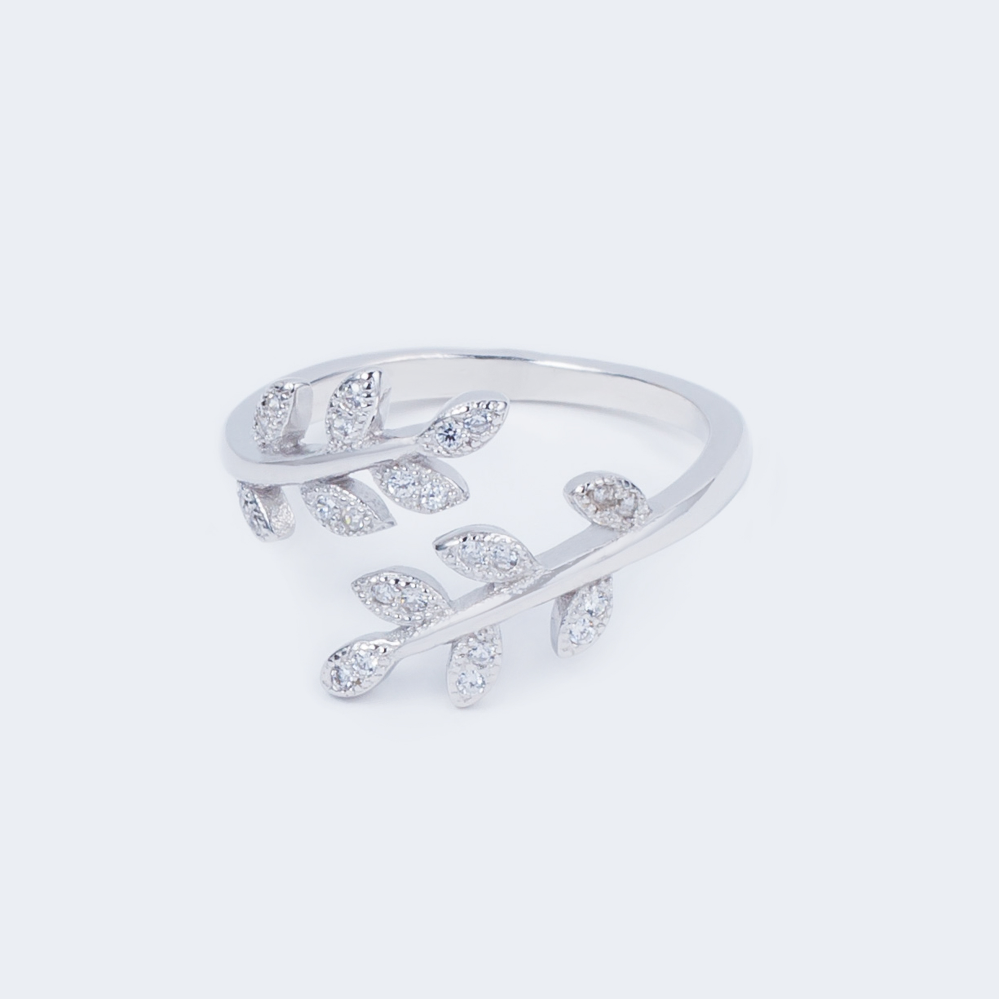 

Каблучка TOP Silver размер 16,0 2,42 г 510066б