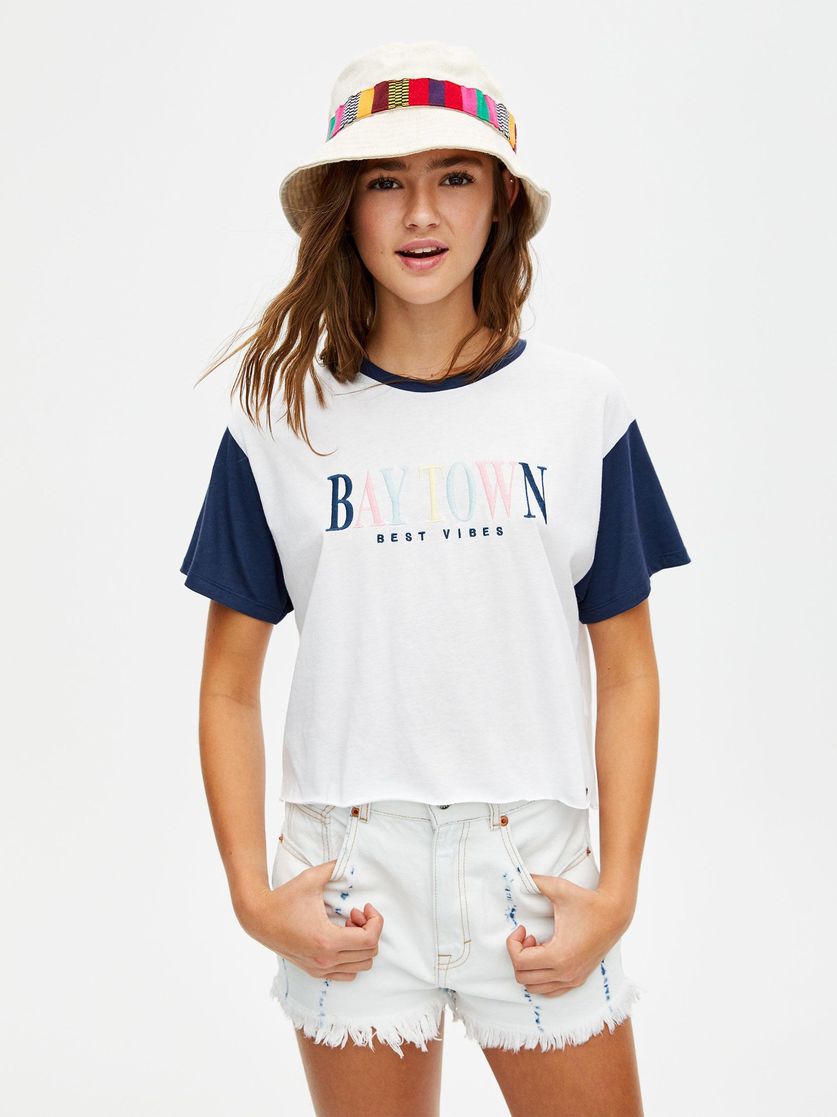 

Футболка Pull & Bear 9239344250-AFZZ S Белая с темно-синим