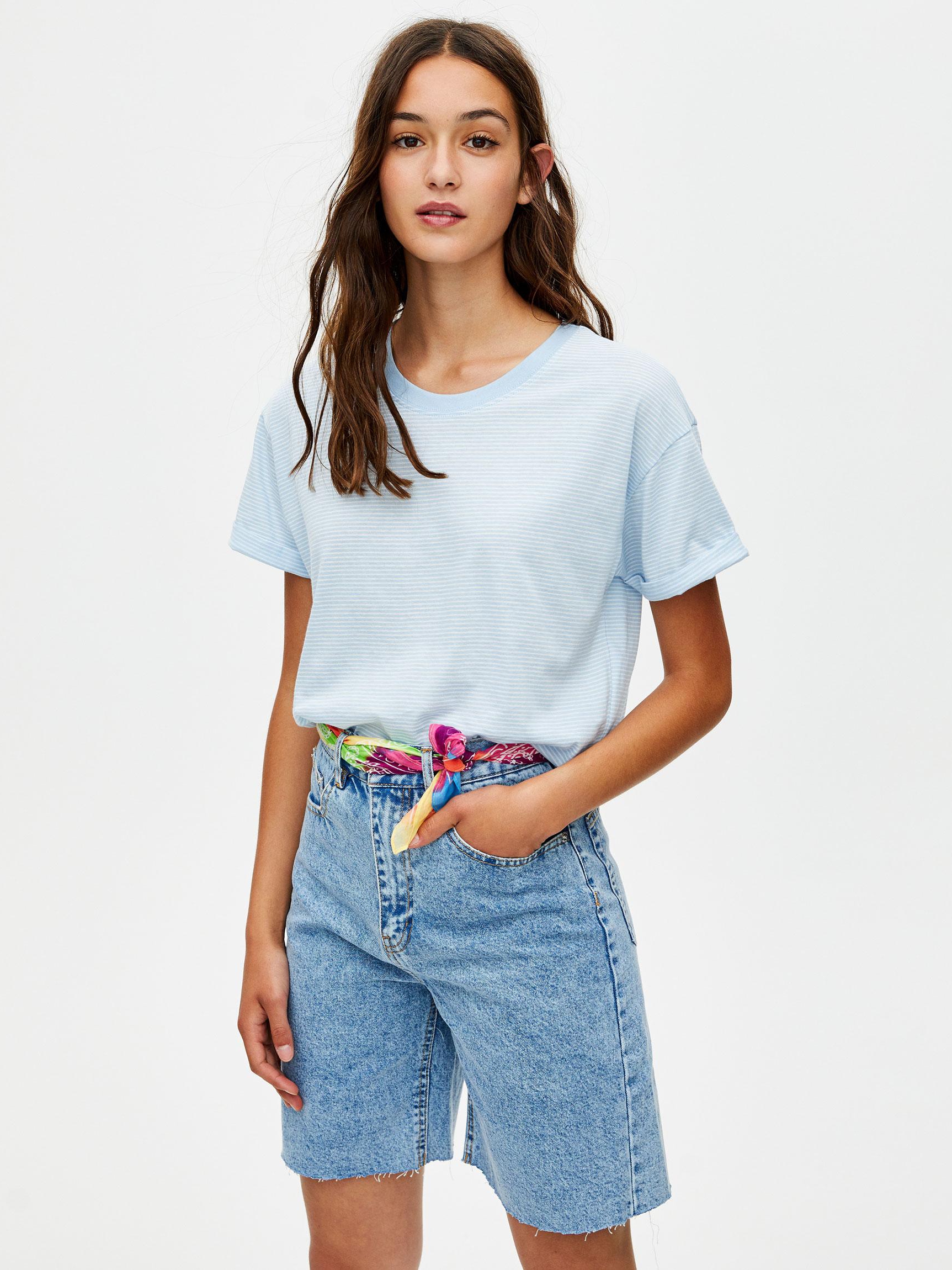 

Футболка Pull & Bear 9239340436-AAPM S Голубая с белым
