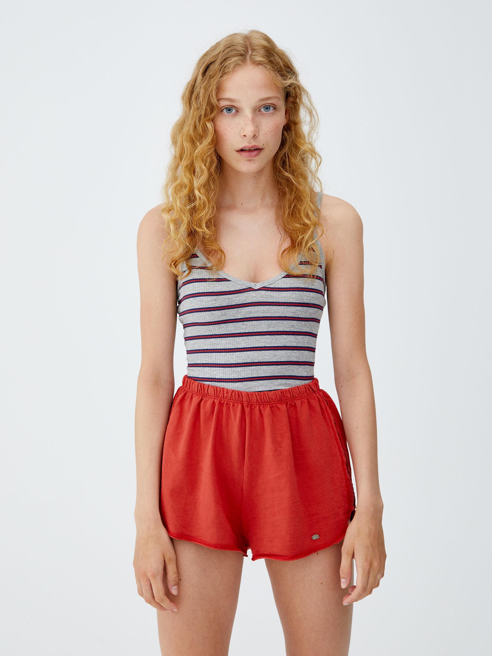 

Топ Pull & Bear 9238372812-AFKZ M Серый с темно-синим и красным