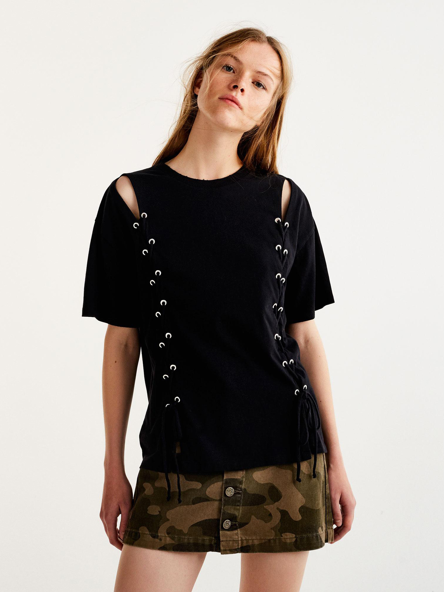 

Футболка Pull & Bear 9234338800-AAAD L Черная