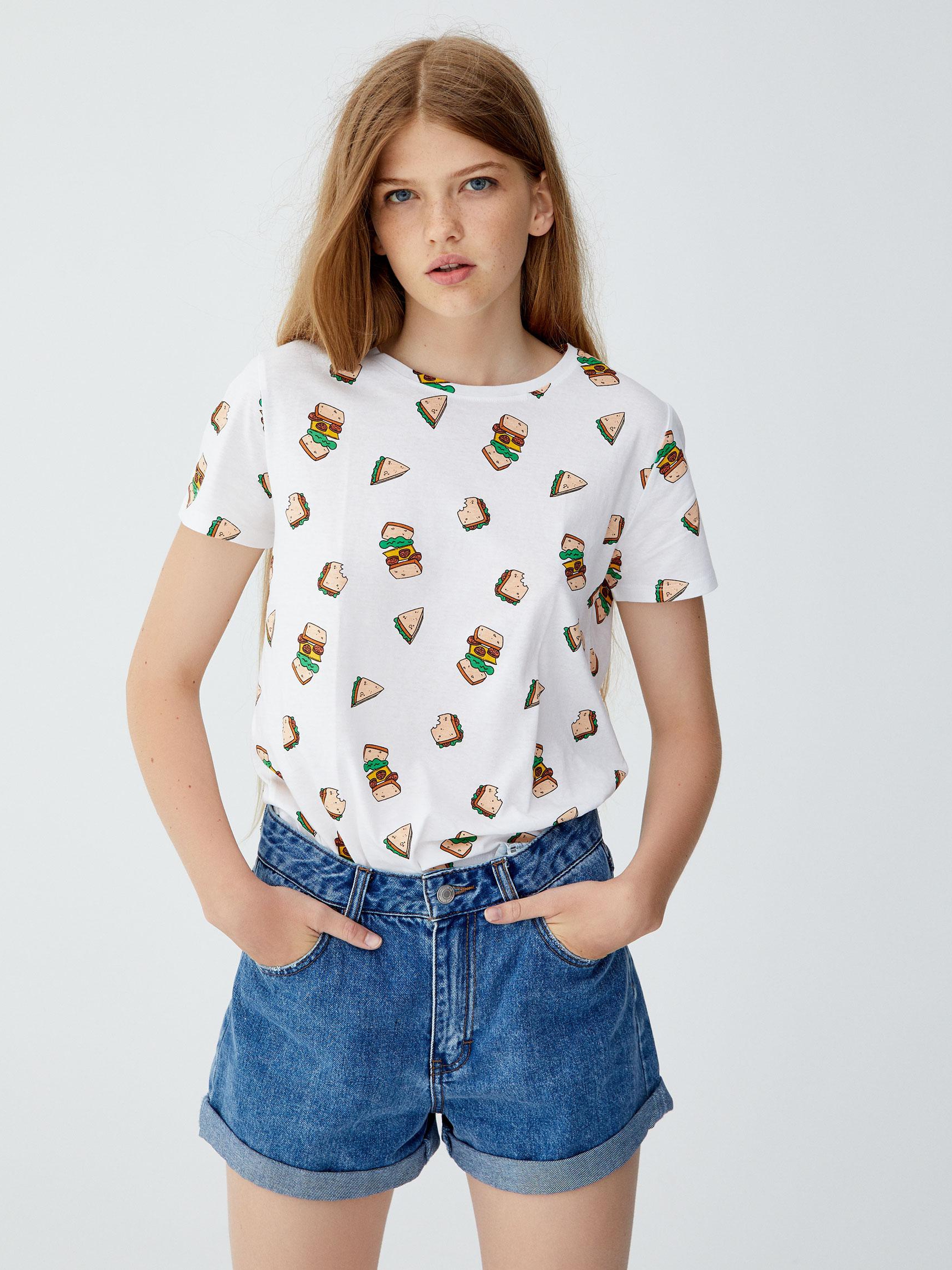 

Футболка Pull & Bear 9231389250-AEKZ M Белая с разноцветным