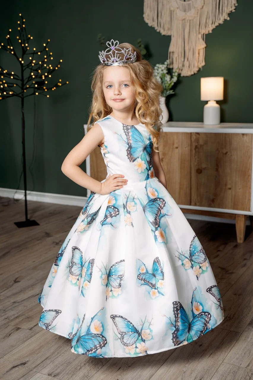 

Платье белое с принтом бабочки рост 110-122см