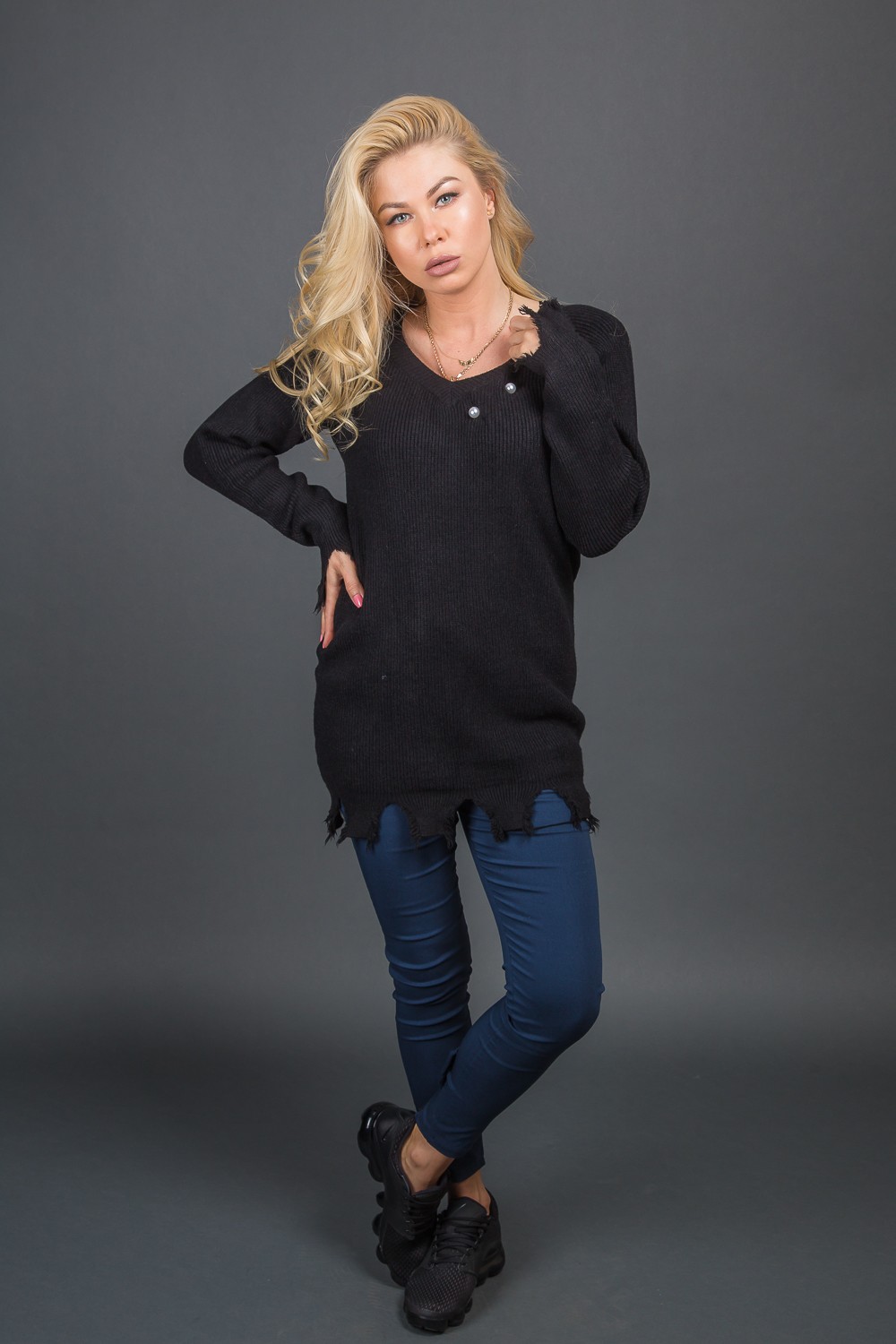 

Стильная кофта с рваным низом - черный цвет, L/XL