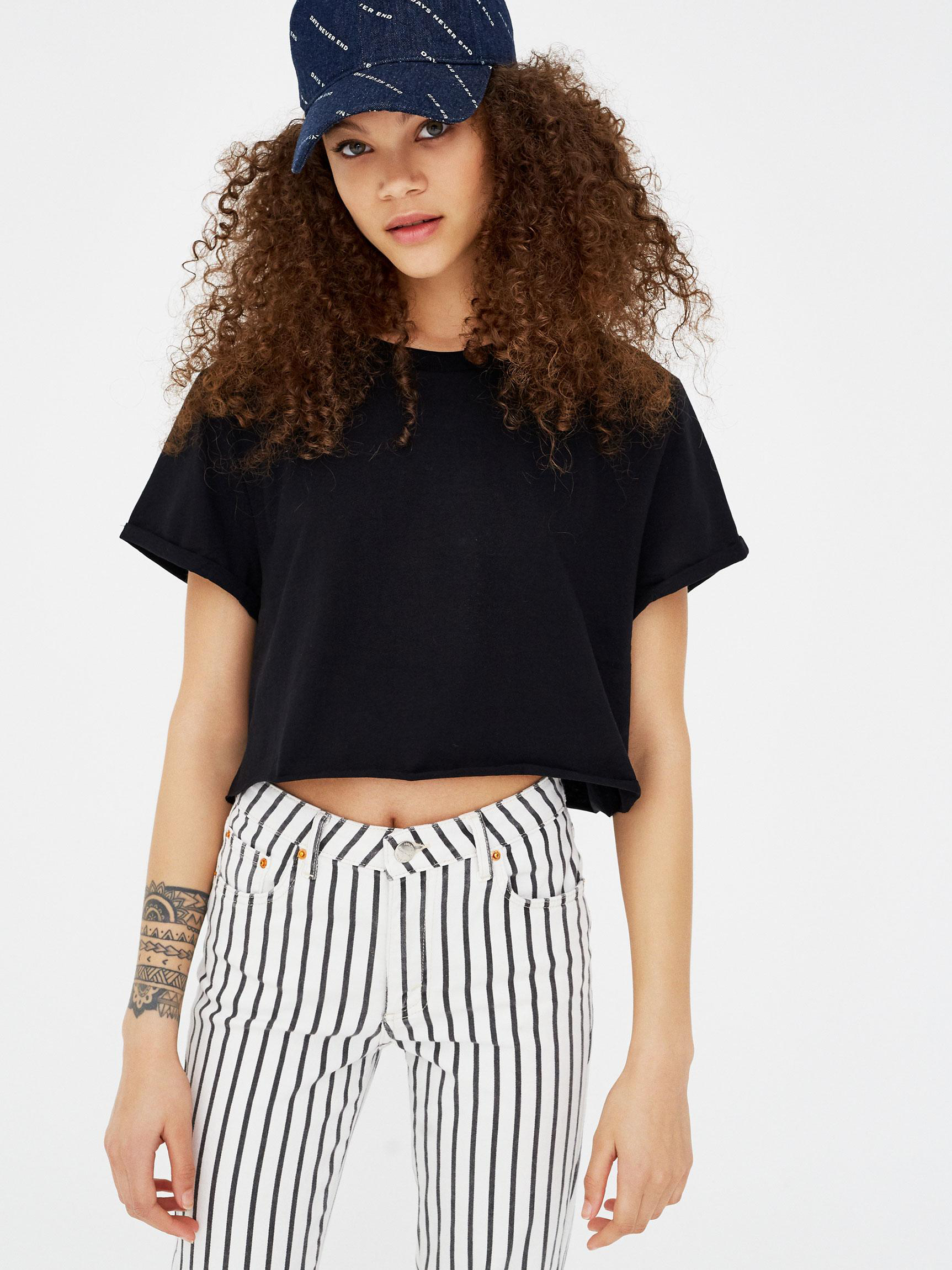 

Футболка Pull & Bear 5231370800-AAAD M Черная
