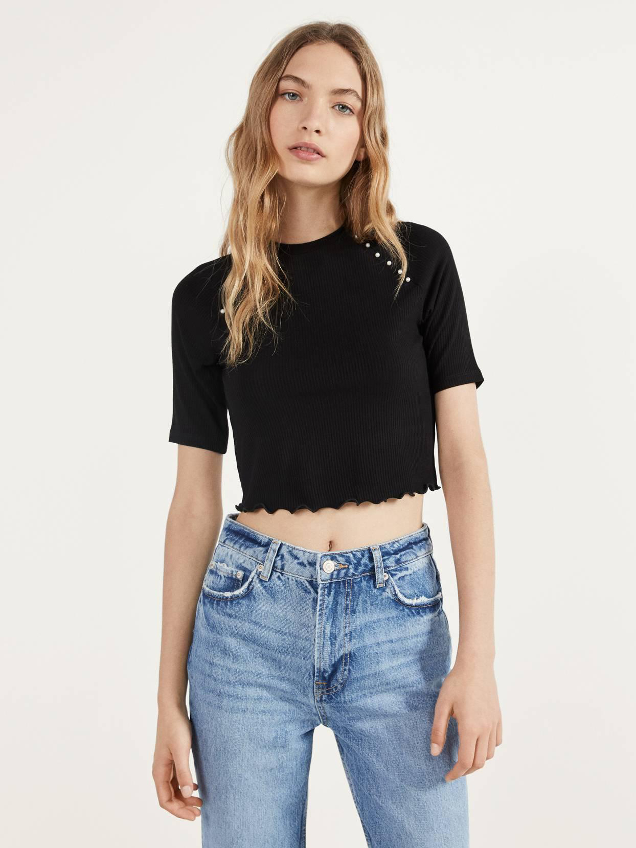 

Футболка Bershka 1929315800-AAAD M Черная
