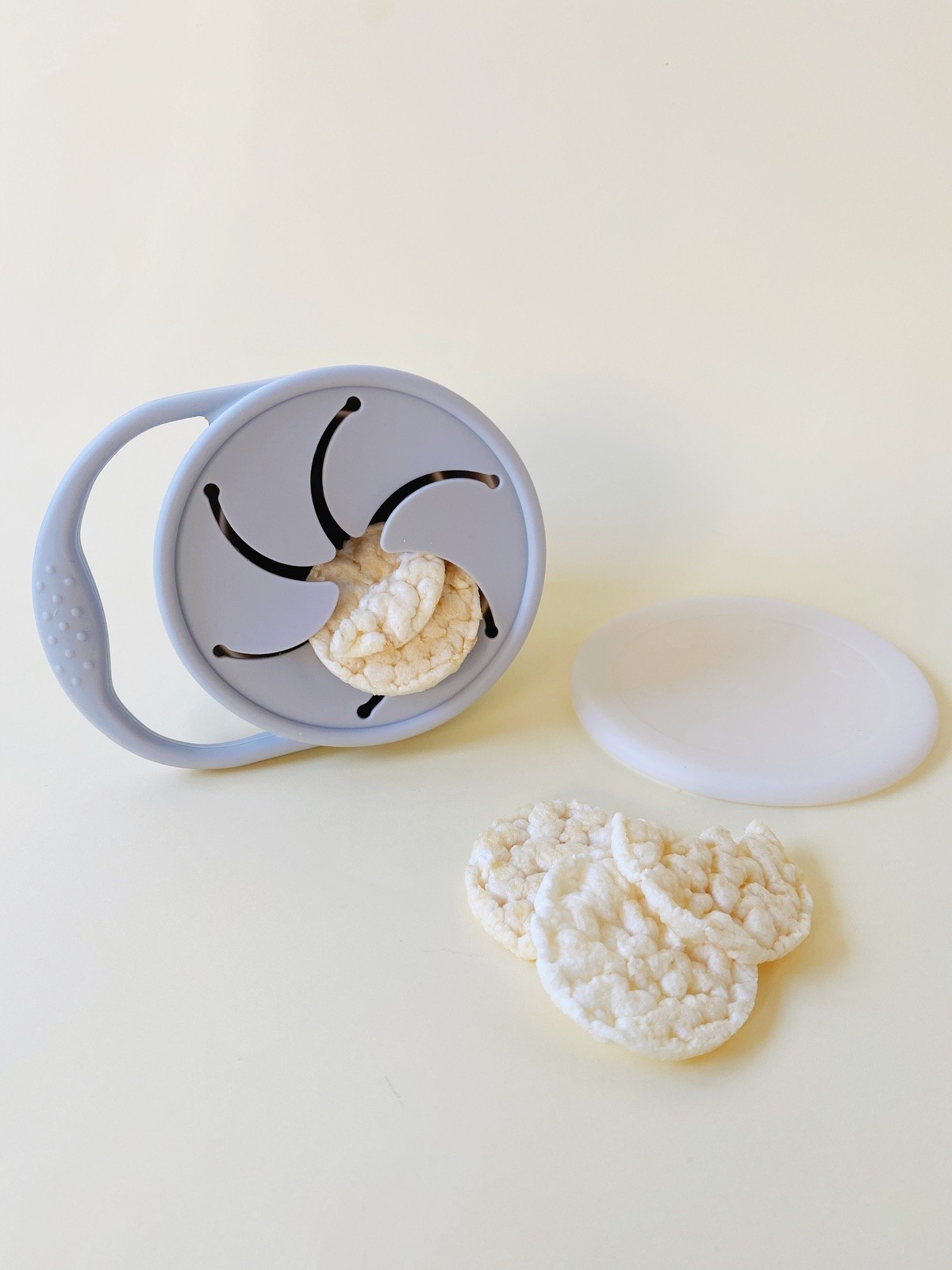 

Складной стакан с крышкой для закусок Babybird Серый