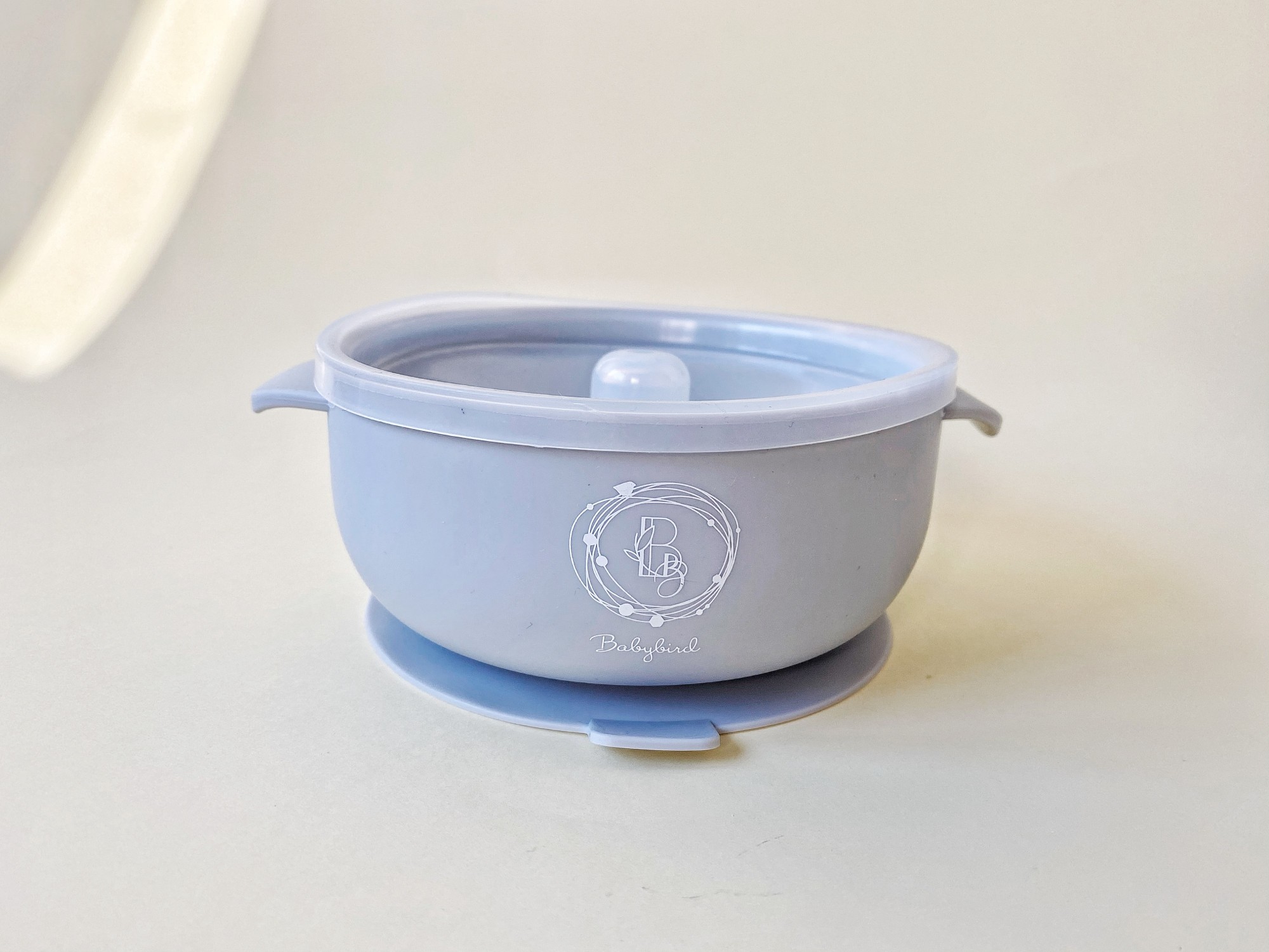 

Силиконовая мисочка на присоске с крышкой Babybird Серая