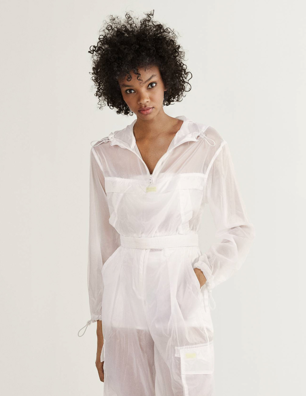 

Анорак Bershka Ж1064520 (1245/551/250) цвет белый L