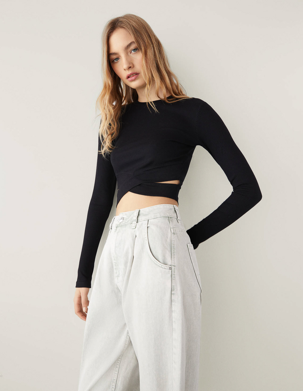 

Гольф Bershka Ж1064373 (1951/326/800) цвет черный XS