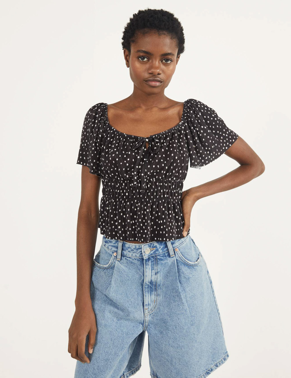 

Блуза Bershka Ж1064495 (0726/695/800) цвет черный XS