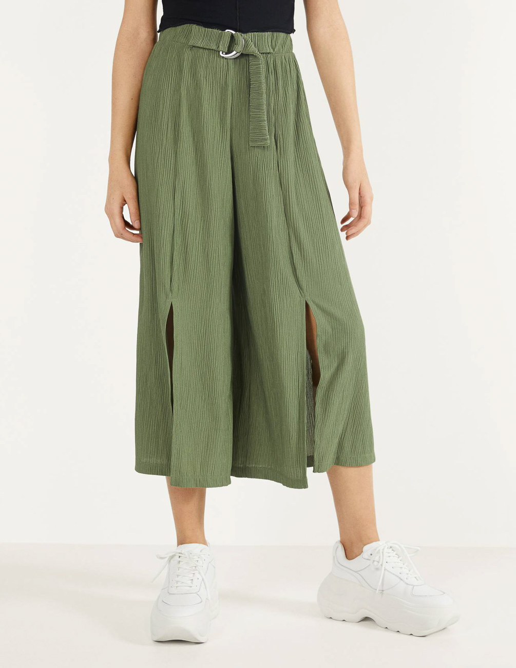 

Брюки Bershka Ж1064393 (0093/296/506) цвет зеленый S