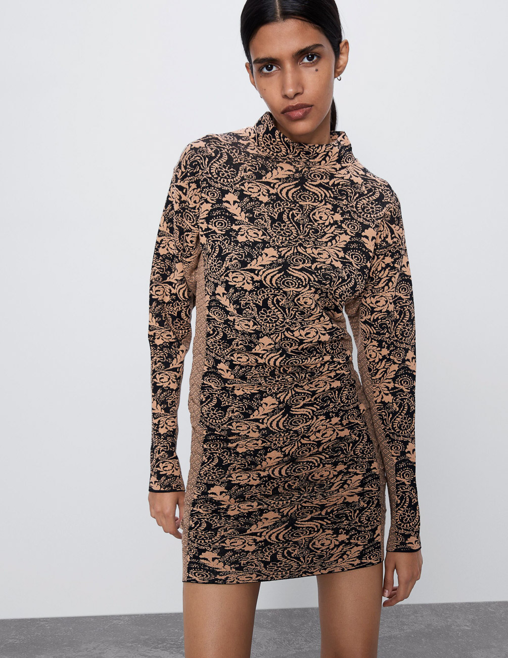 

Платье Zara Ж1059821 (1822/003/626) цвет черный-бежевый L
