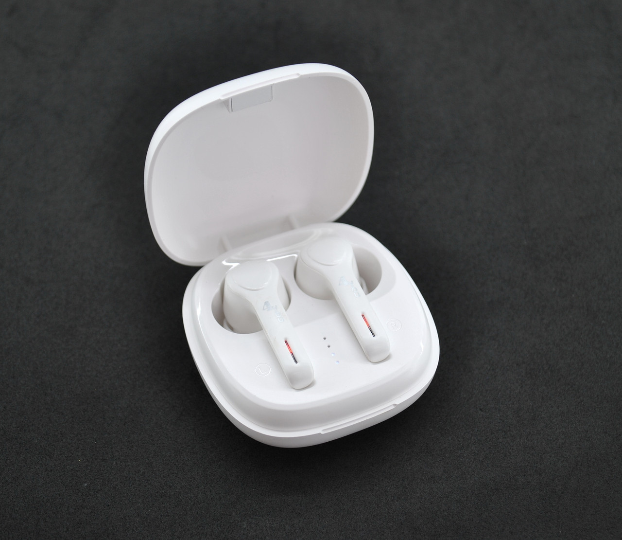 

Беспроводные наушники 4you SPIRIT White (IPX5, v5.0 TWS, сенсор. управление, A2DP, AVRCP)