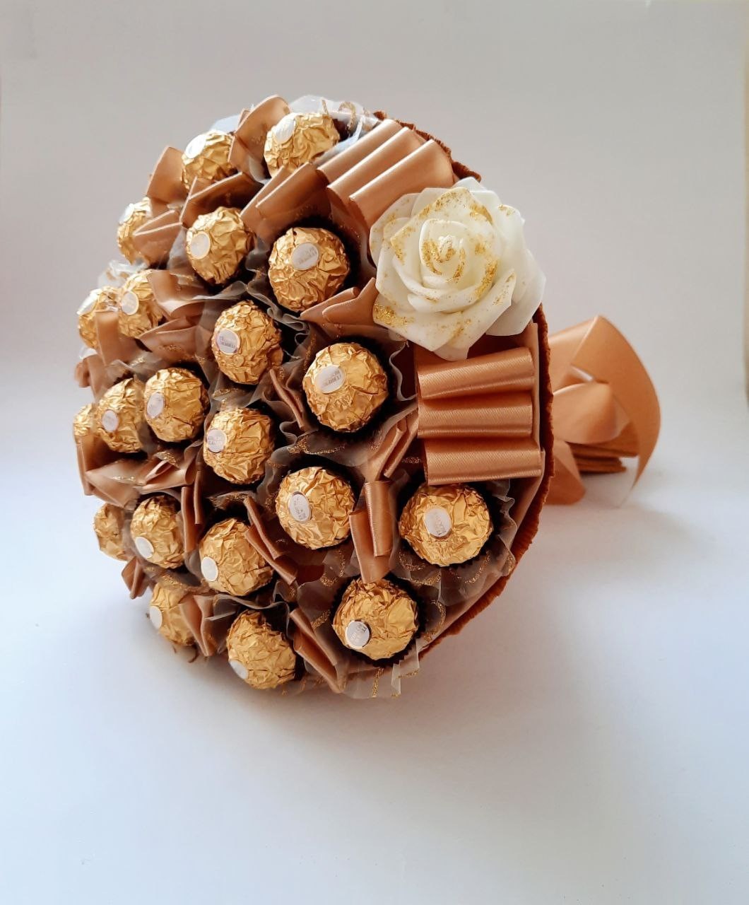 

Букет из конфет Ferrero rocher / Ферерро Роше кофейный Okl Золотце 1698 РР